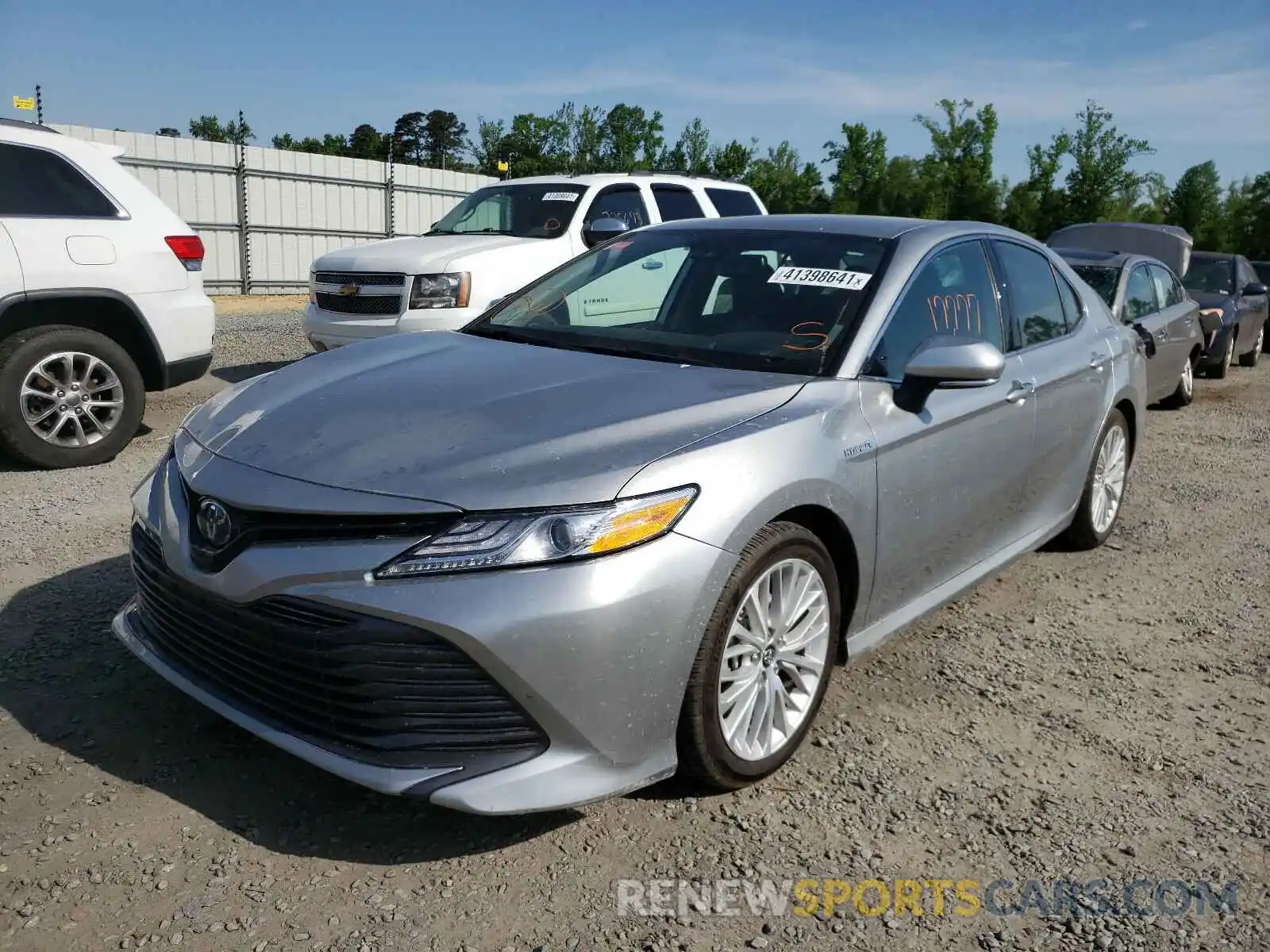 2 Photograph of a damaged car 4T1B21HK6KU519155 TOYOTA CAMRY 2019