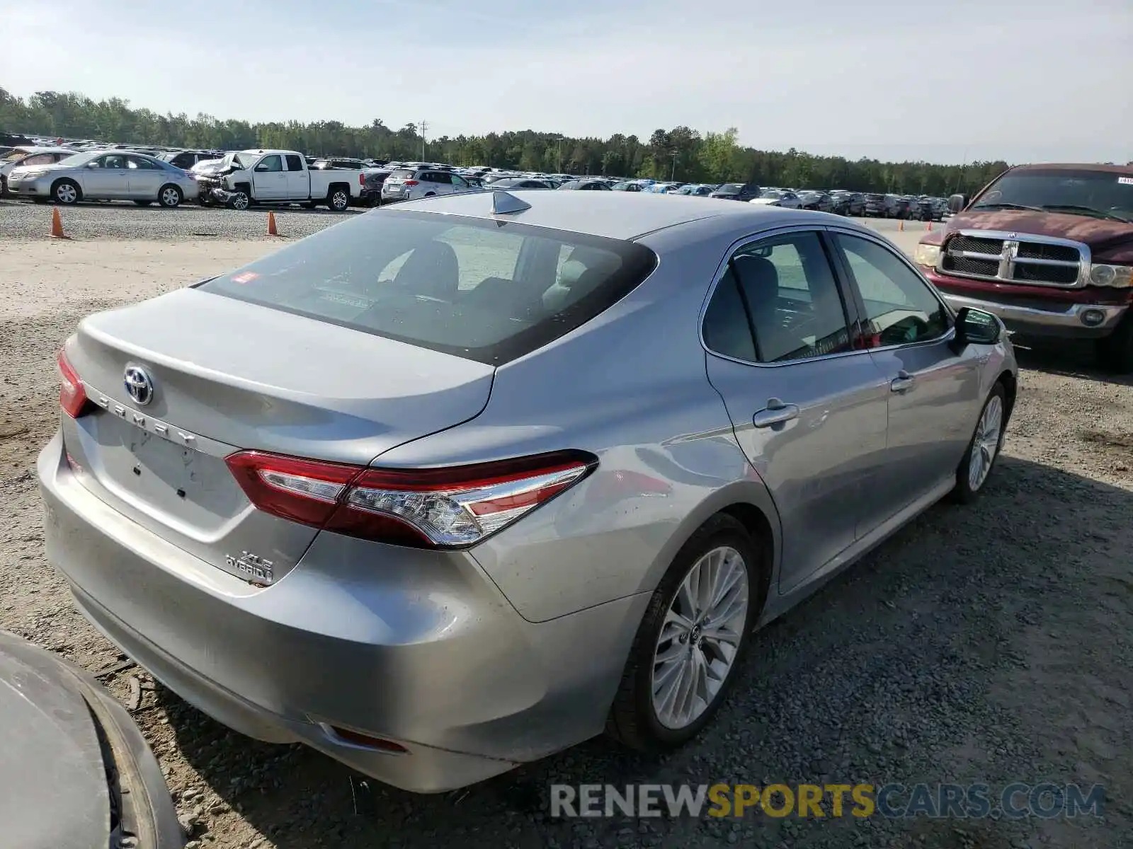 4 Photograph of a damaged car 4T1B21HK6KU519155 TOYOTA CAMRY 2019