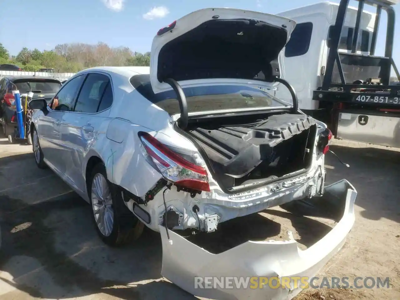 3 Photograph of a damaged car 4T1B21HK6KU519804 TOYOTA CAMRY 2019