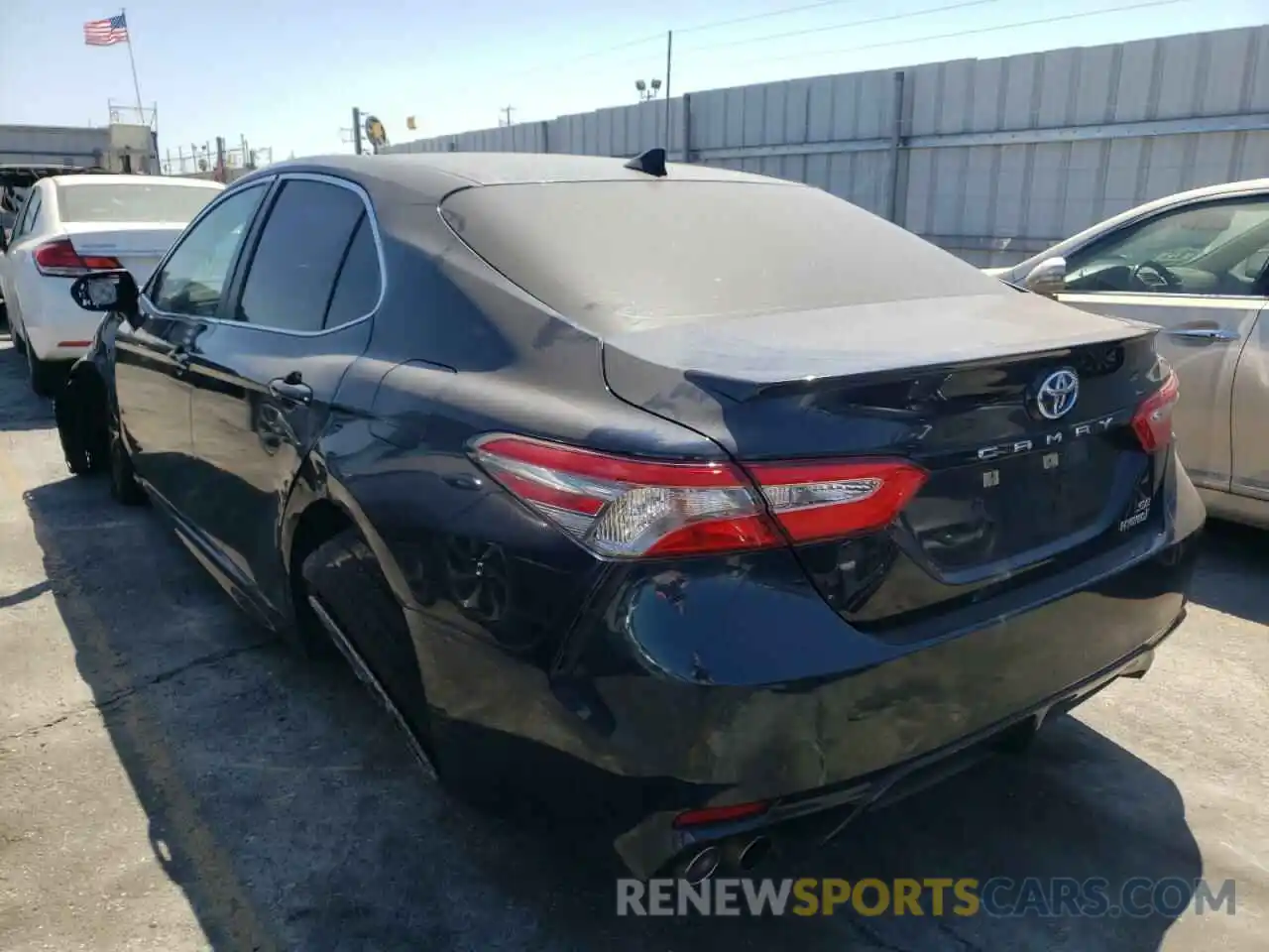 3 Photograph of a damaged car 4T1B21HK6KU520421 TOYOTA CAMRY 2019