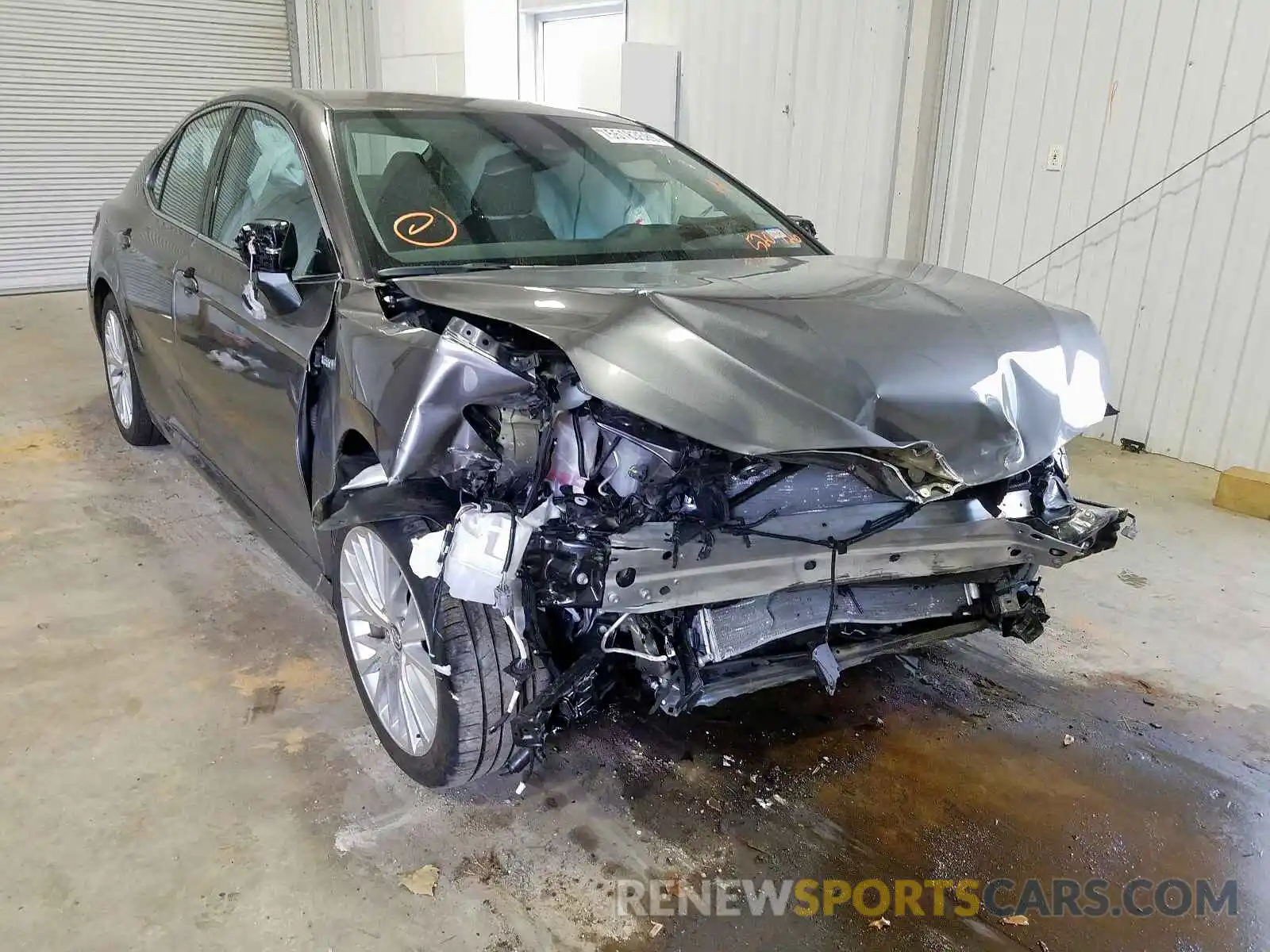 1 Photograph of a damaged car 4T1B21HK6KU520726 TOYOTA CAMRY 2019