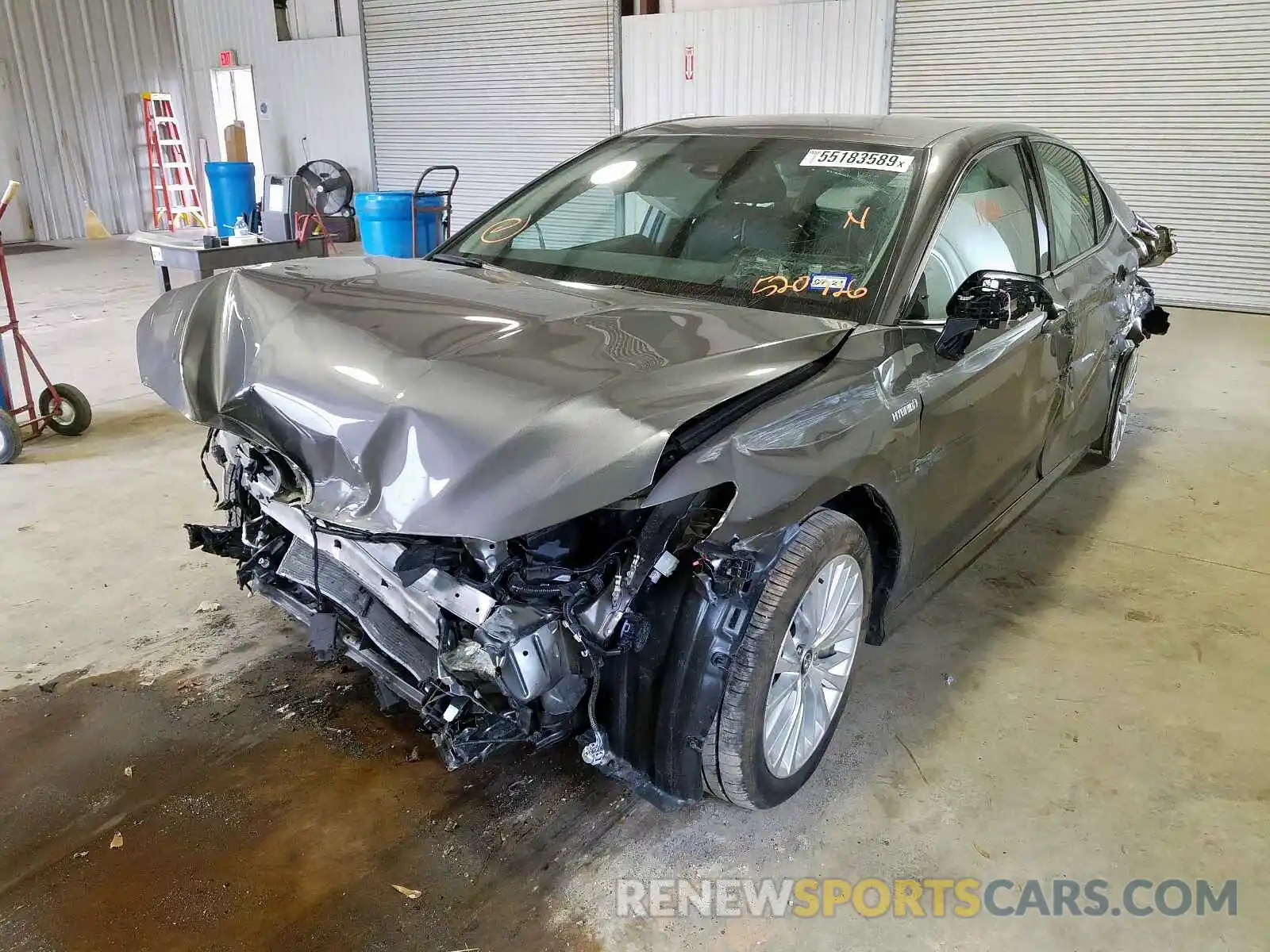 2 Photograph of a damaged car 4T1B21HK6KU520726 TOYOTA CAMRY 2019