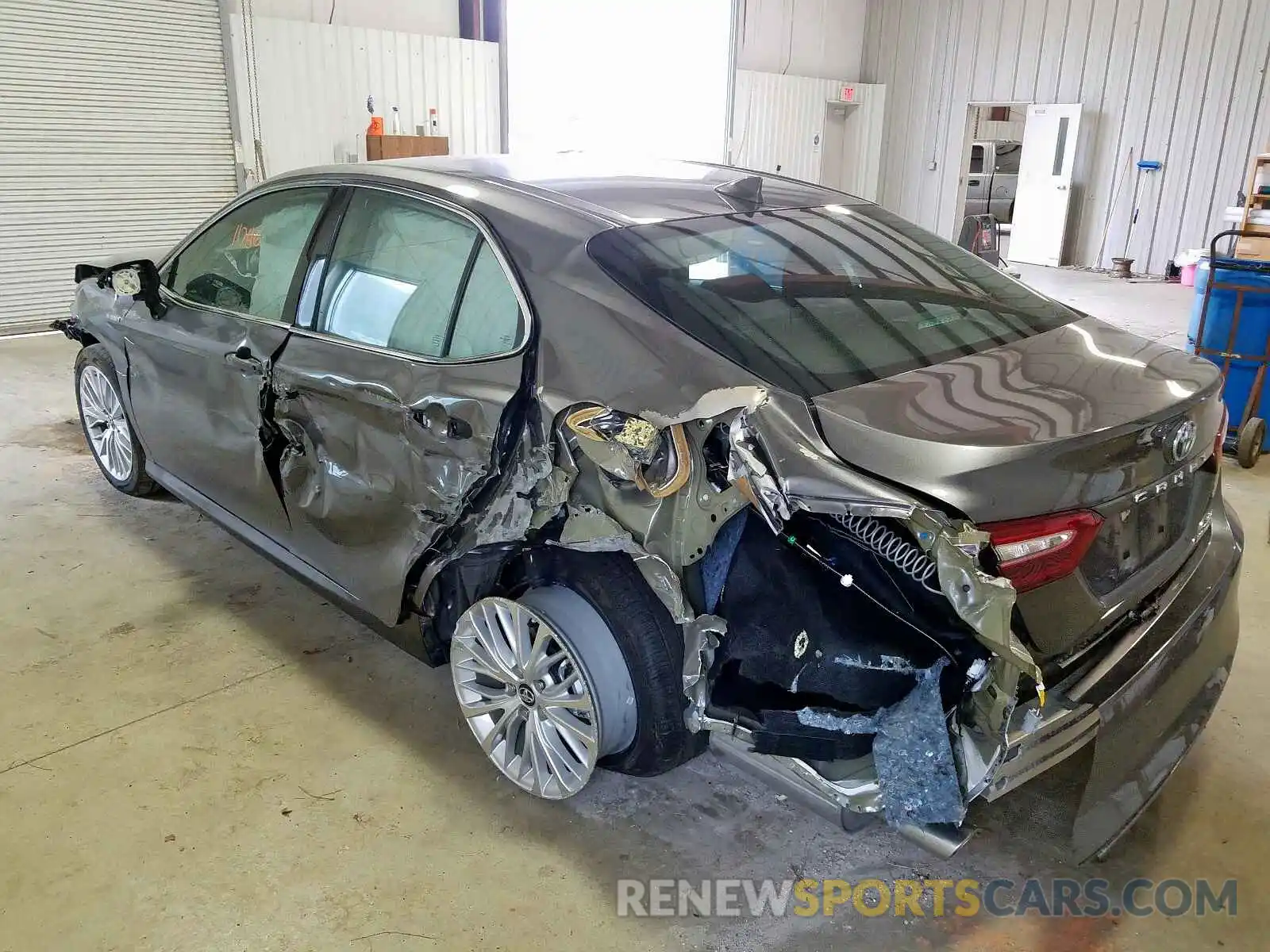 9 Photograph of a damaged car 4T1B21HK6KU520726 TOYOTA CAMRY 2019