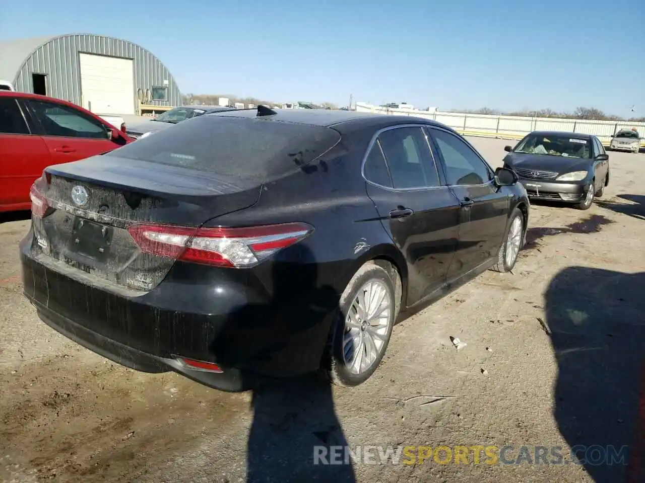 4 Photograph of a damaged car 4T1B21HK6KU521035 TOYOTA CAMRY 2019