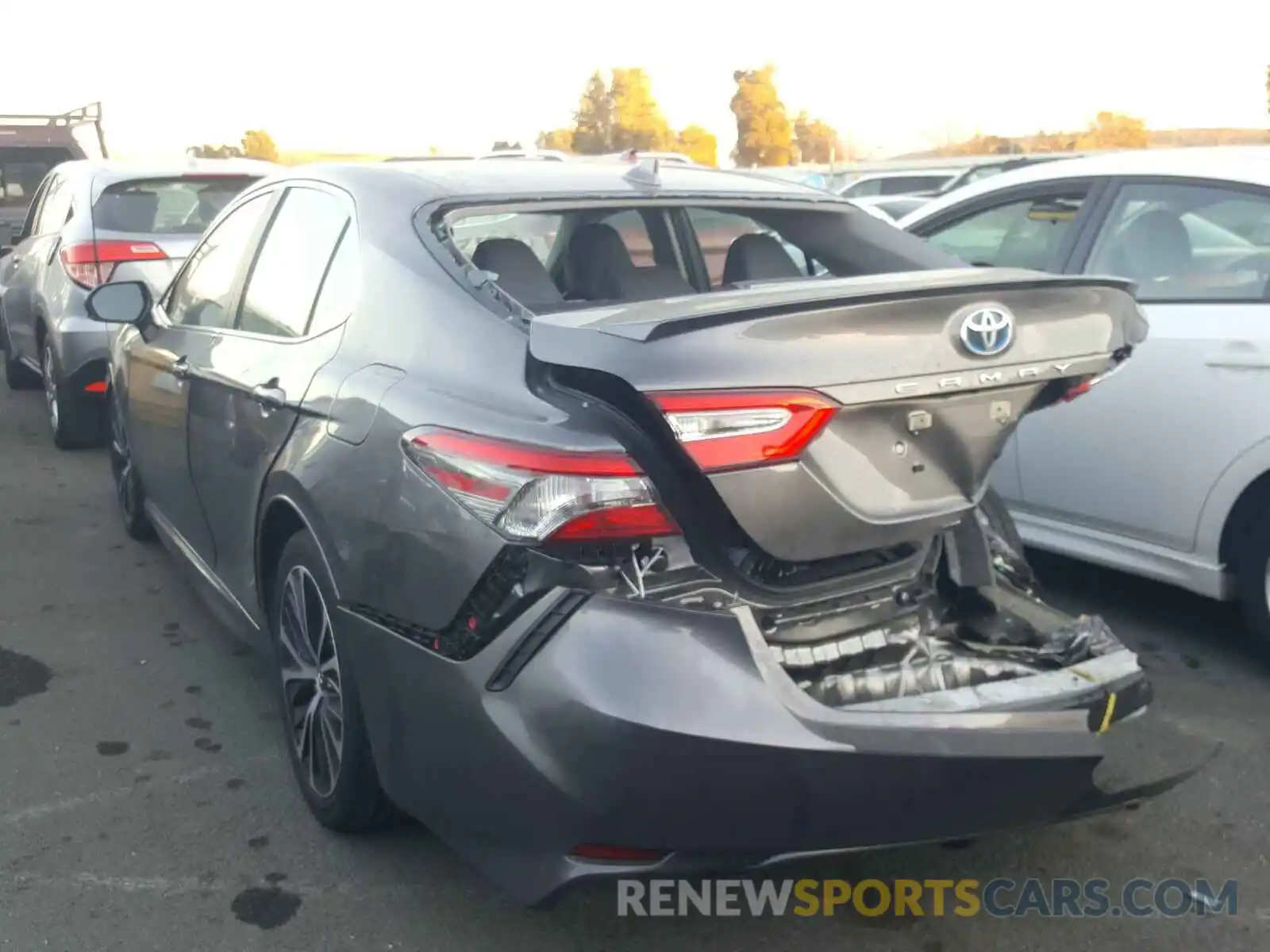 3 Photograph of a damaged car 4T1B21HK6KU521875 TOYOTA CAMRY 2019