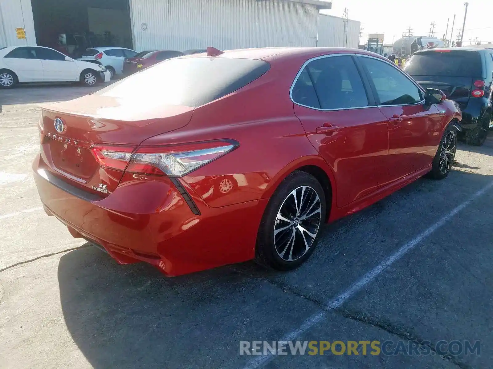 4 Photograph of a damaged car 4T1B21HK7KU010126 TOYOTA CAMRY 2019