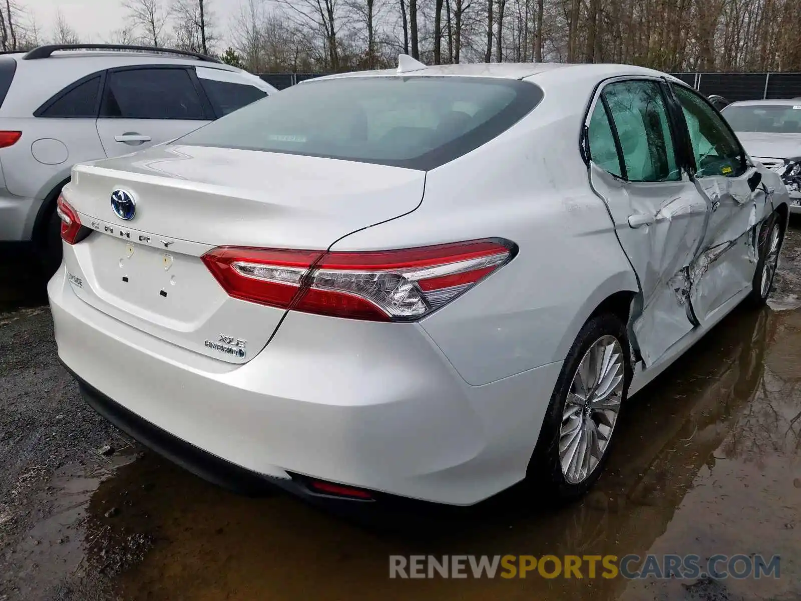 4 Photograph of a damaged car 4T1B21HK7KU014385 TOYOTA CAMRY 2019