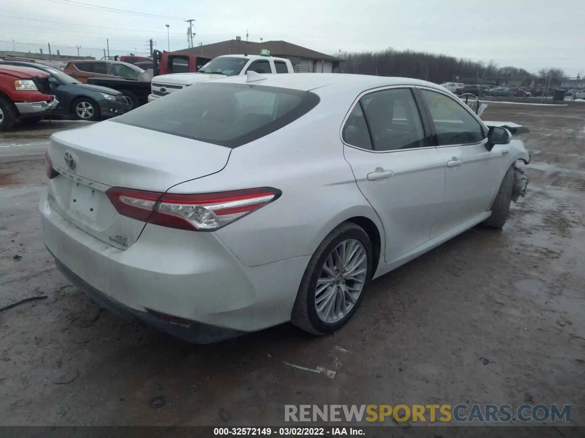 4 Photograph of a damaged car 4T1B21HK7KU512201 TOYOTA CAMRY 2019