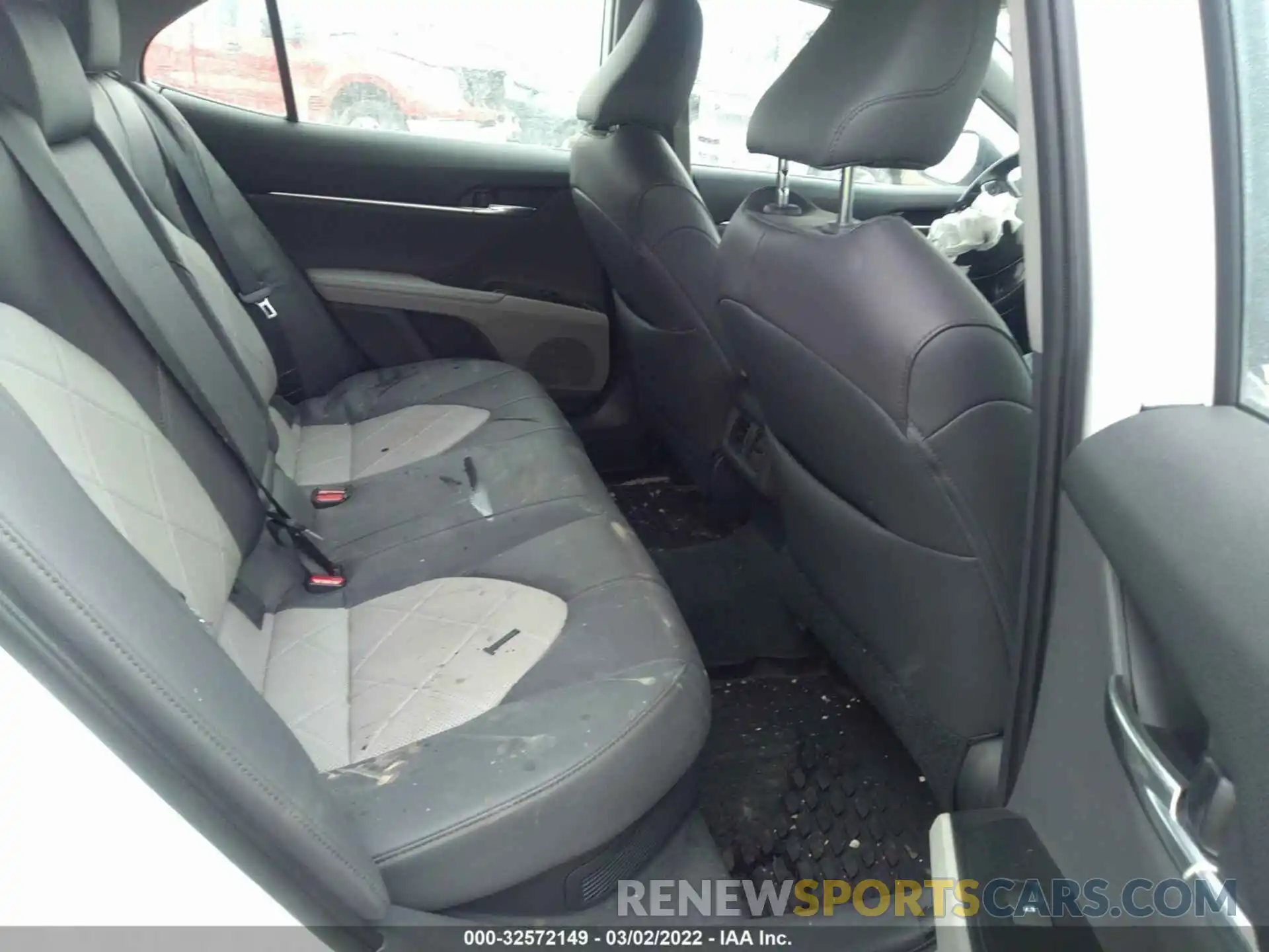 8 Photograph of a damaged car 4T1B21HK7KU512201 TOYOTA CAMRY 2019