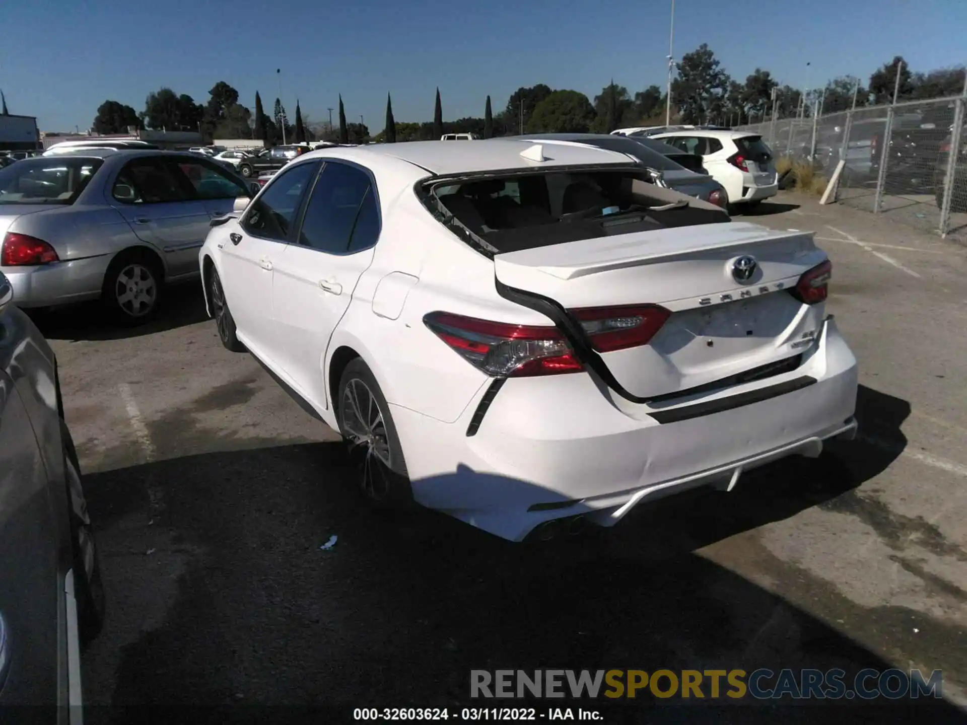 3 Photograph of a damaged car 4T1B21HK7KU514899 TOYOTA CAMRY 2019