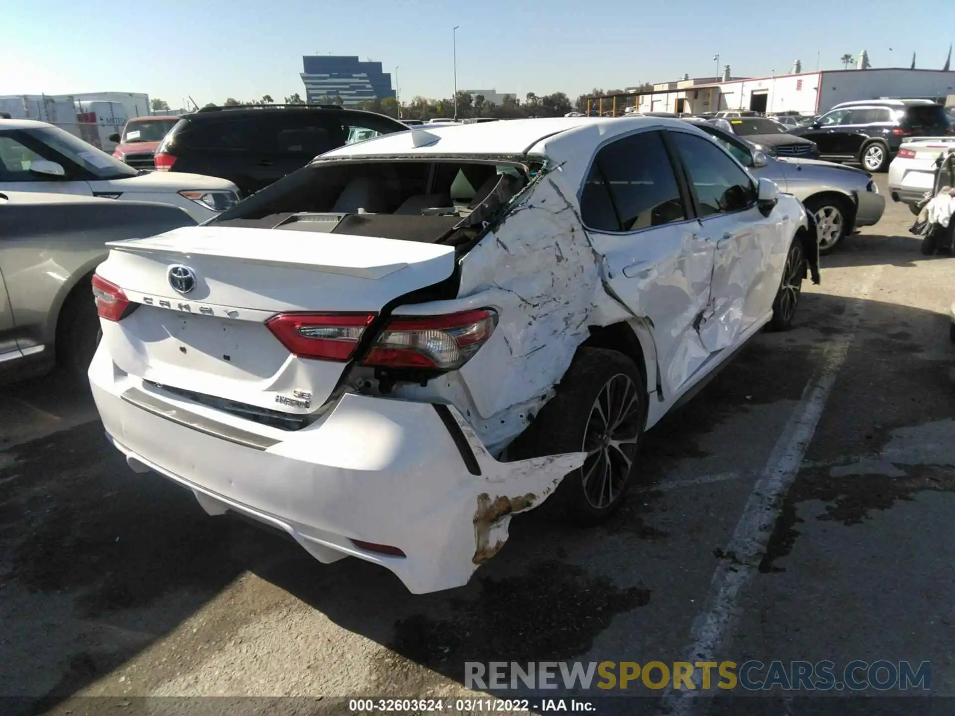 4 Photograph of a damaged car 4T1B21HK7KU514899 TOYOTA CAMRY 2019