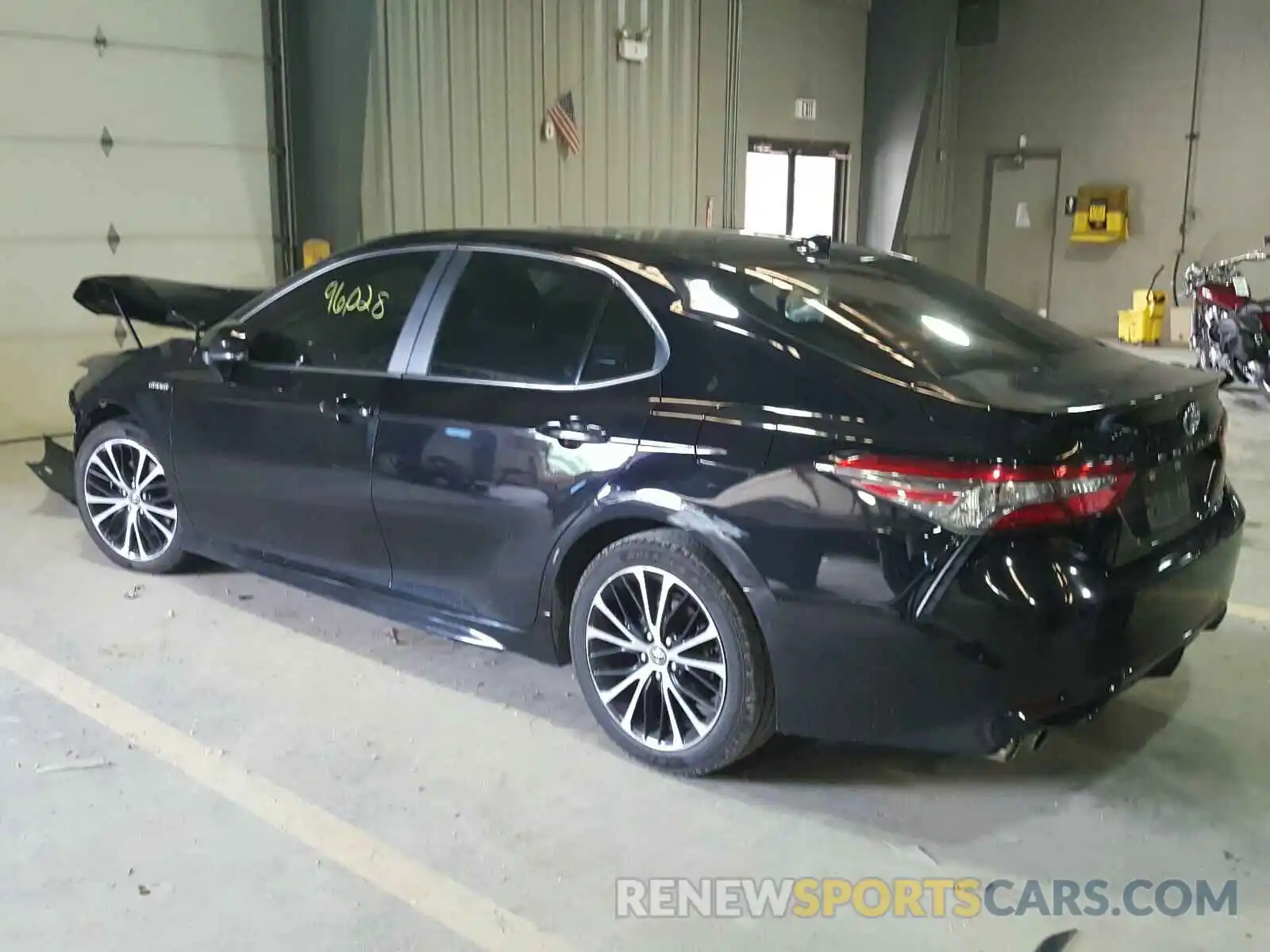 3 Photograph of a damaged car 4T1B21HK7KU515132 TOYOTA CAMRY 2019