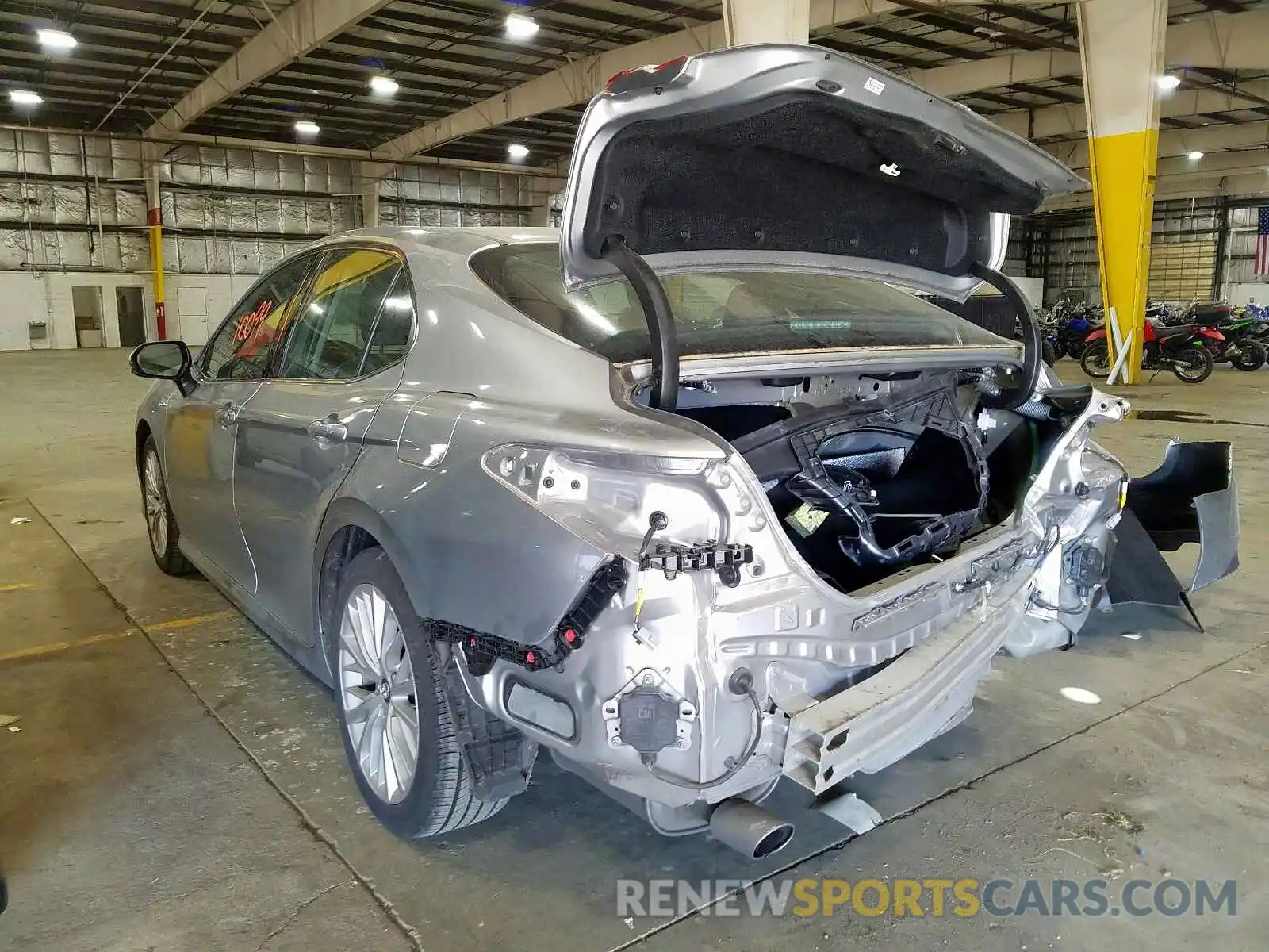 3 Photograph of a damaged car 4T1B21HK7KU515454 TOYOTA CAMRY 2019