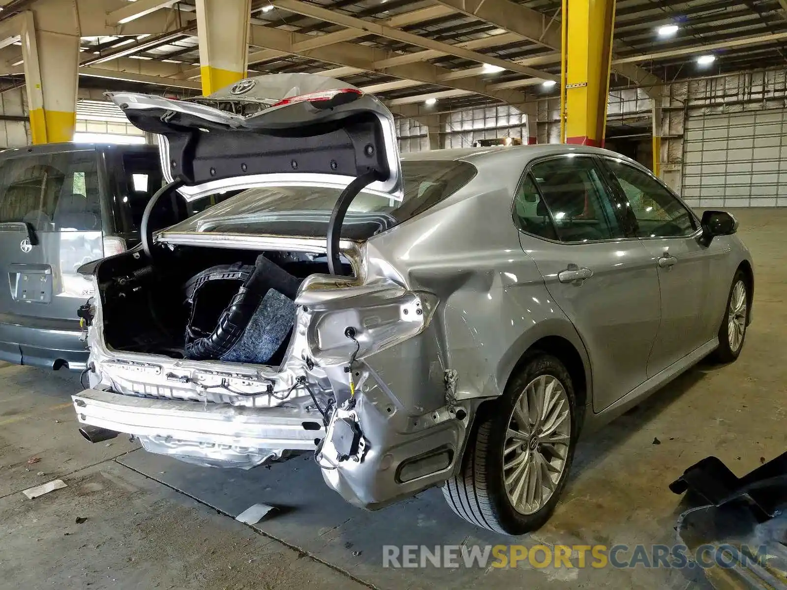 4 Photograph of a damaged car 4T1B21HK7KU515454 TOYOTA CAMRY 2019