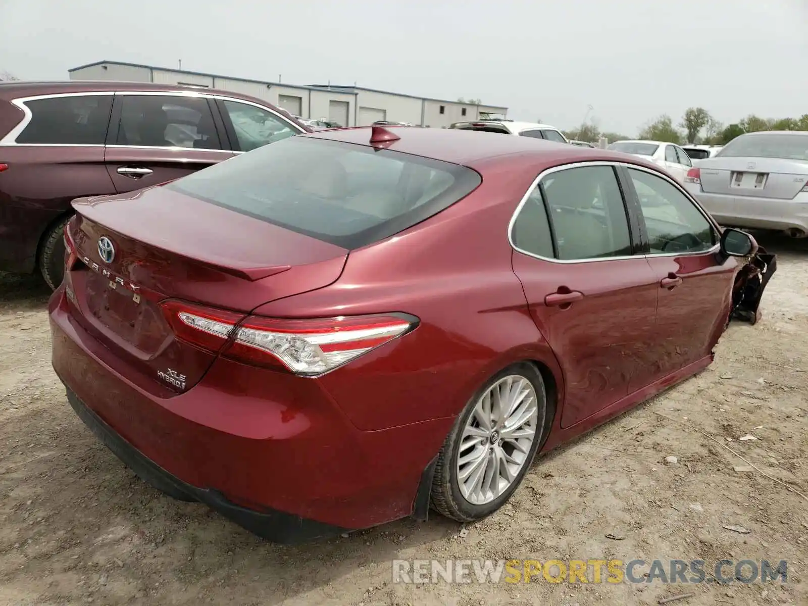 4 Photograph of a damaged car 4T1B21HK7KU515759 TOYOTA CAMRY 2019