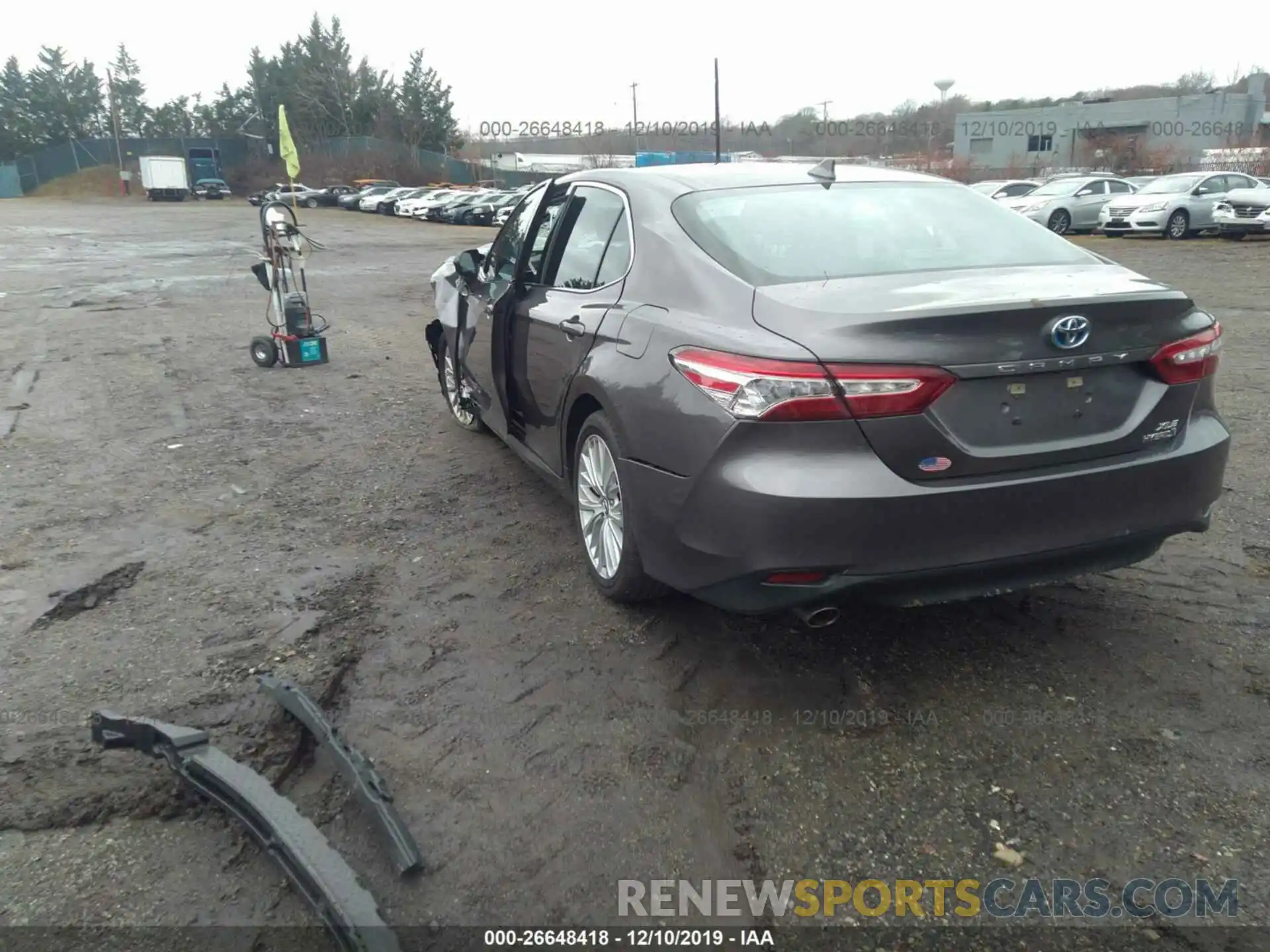 3 Photograph of a damaged car 4T1B21HK7KU516183 TOYOTA CAMRY 2019