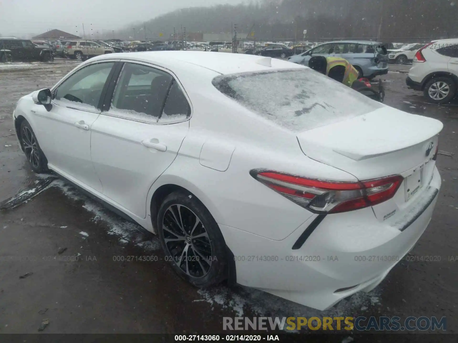 3 Photograph of a damaged car 4T1B21HK7KU516426 TOYOTA CAMRY 2019