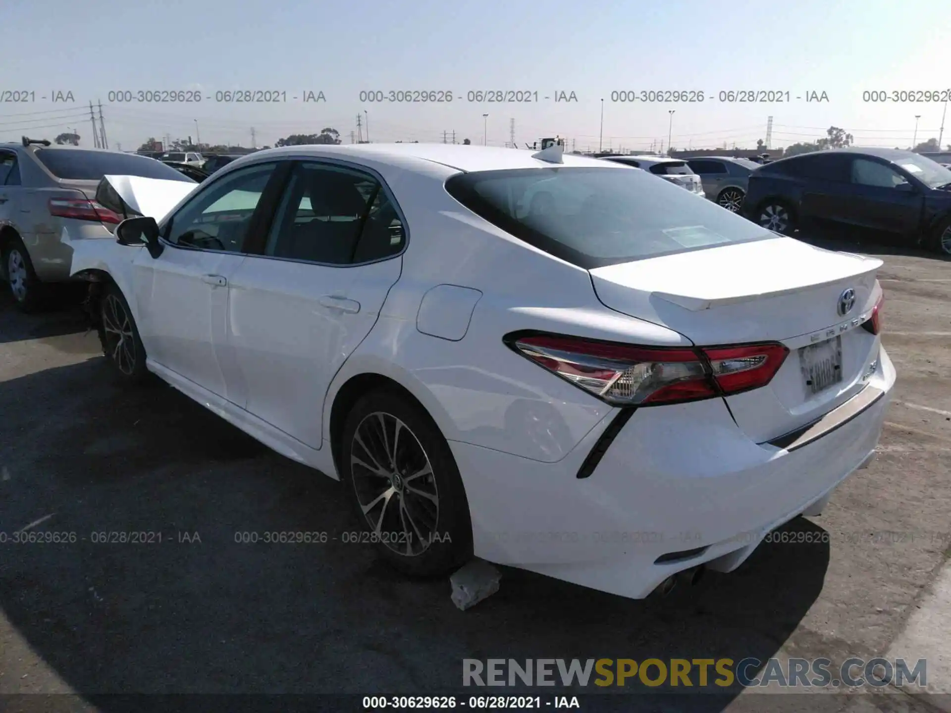 3 Photograph of a damaged car 4T1B21HK7KU516927 TOYOTA CAMRY 2019