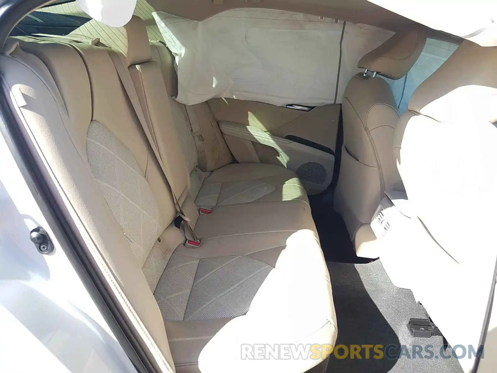 6 Photograph of a damaged car 4T1B21HK7KU520332 TOYOTA CAMRY 2019