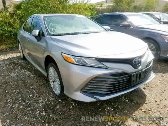 1 Photograph of a damaged car 4T1B21HK8KU010040 TOYOTA CAMRY 2019