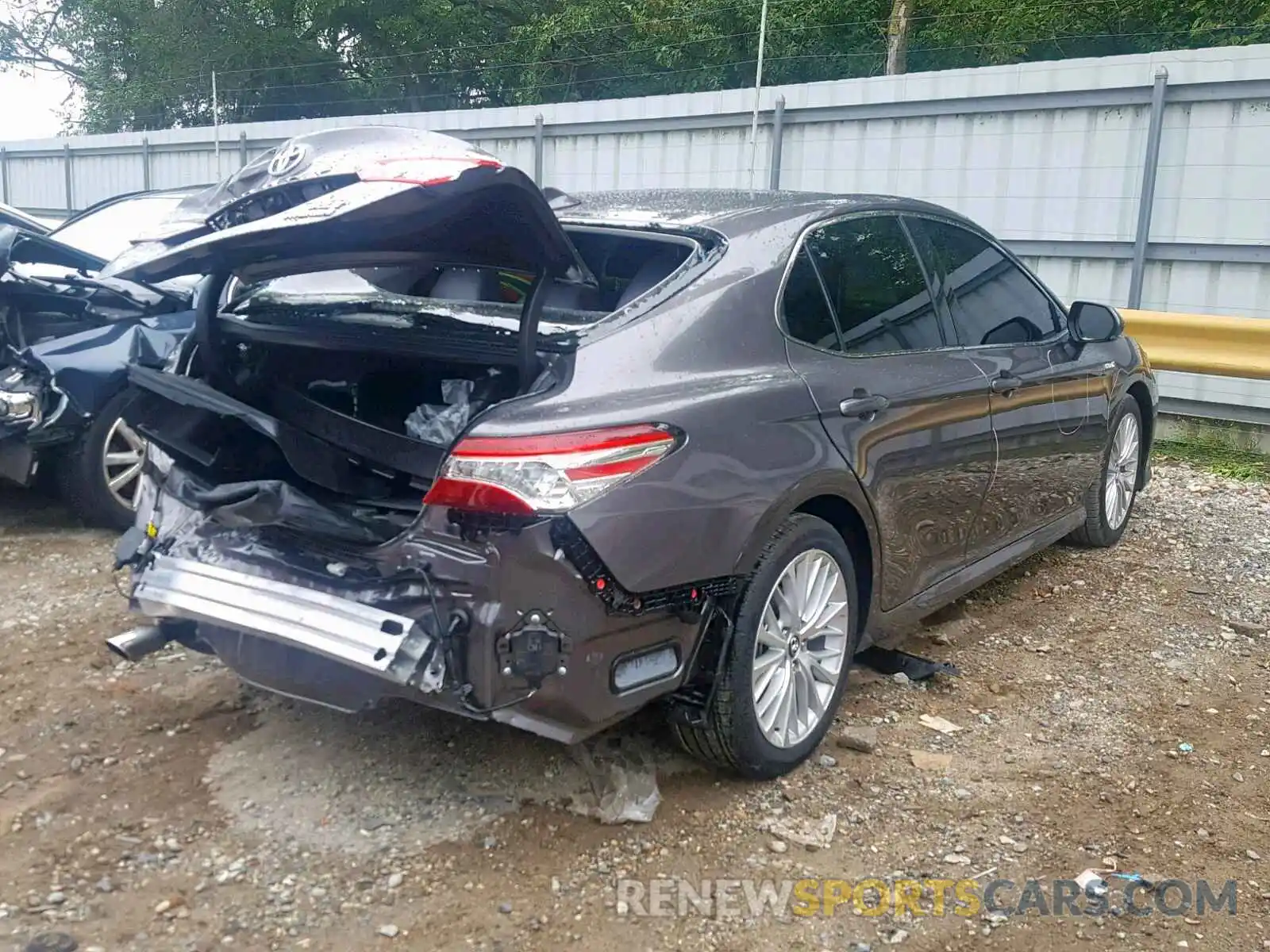 4 Photograph of a damaged car 4T1B21HK8KU010538 TOYOTA CAMRY 2019