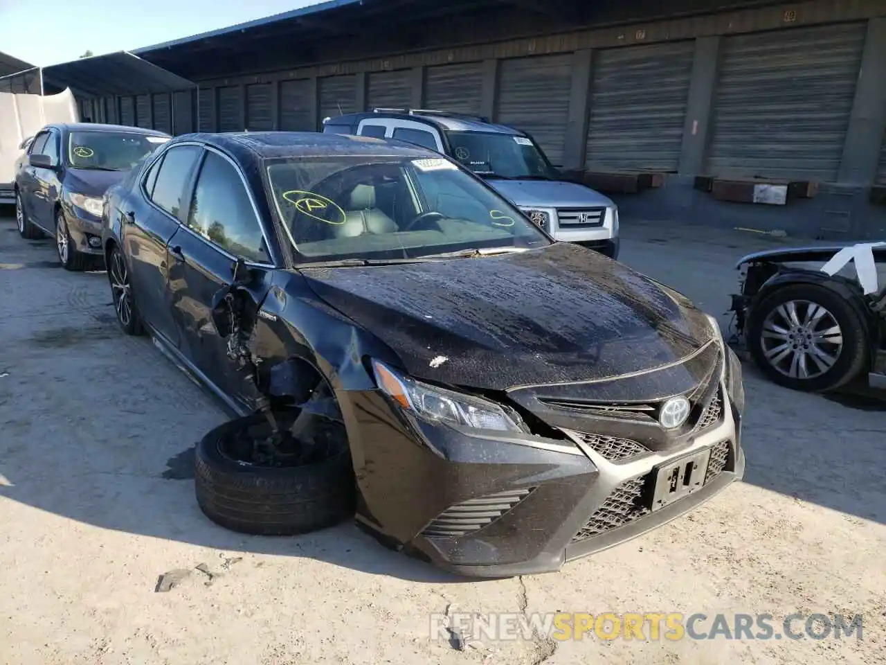 1 Photograph of a damaged car 4T1B21HK8KU011723 TOYOTA CAMRY 2019