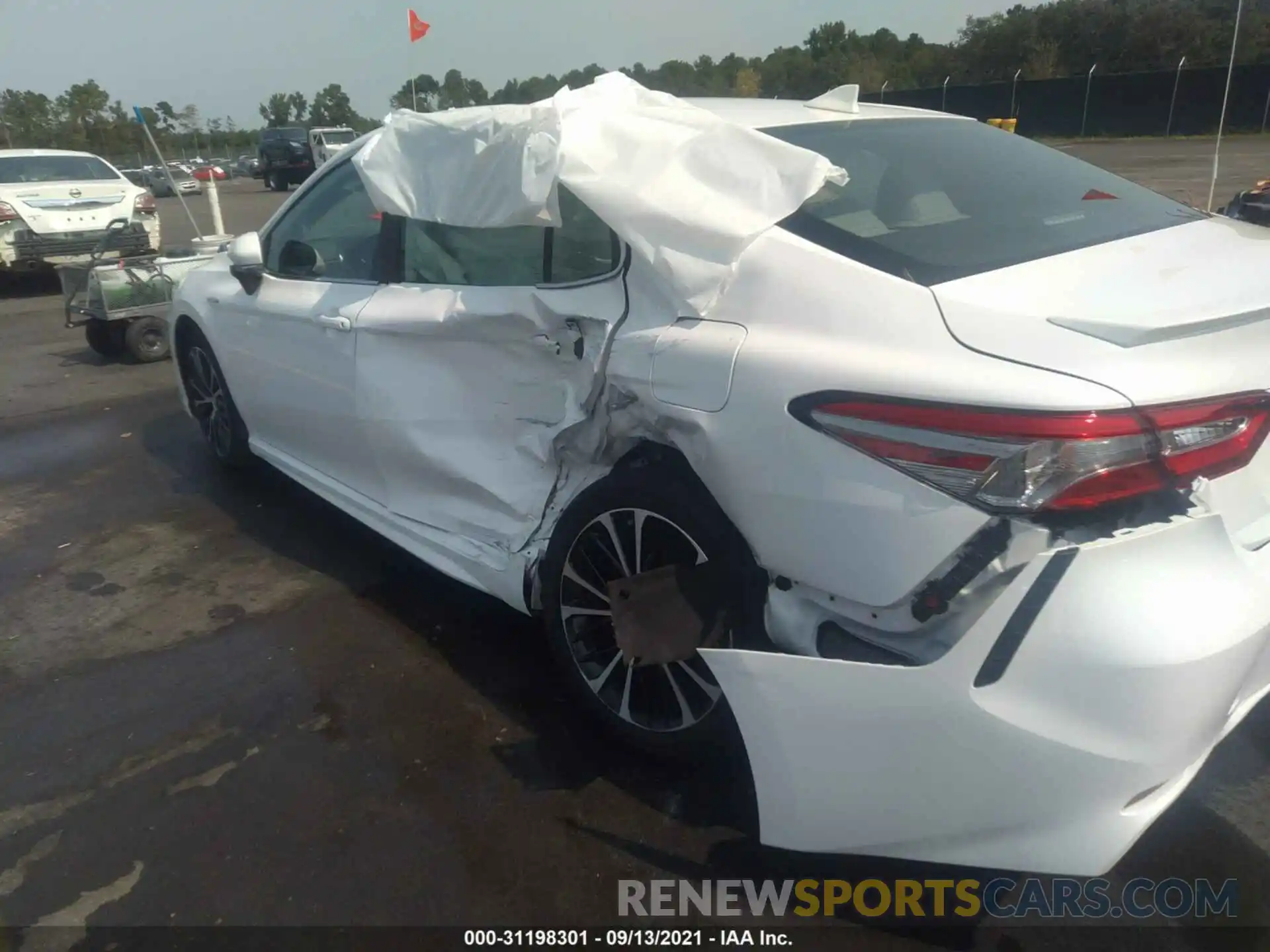 6 Photograph of a damaged car 4T1B21HK8KU014038 TOYOTA CAMRY 2019