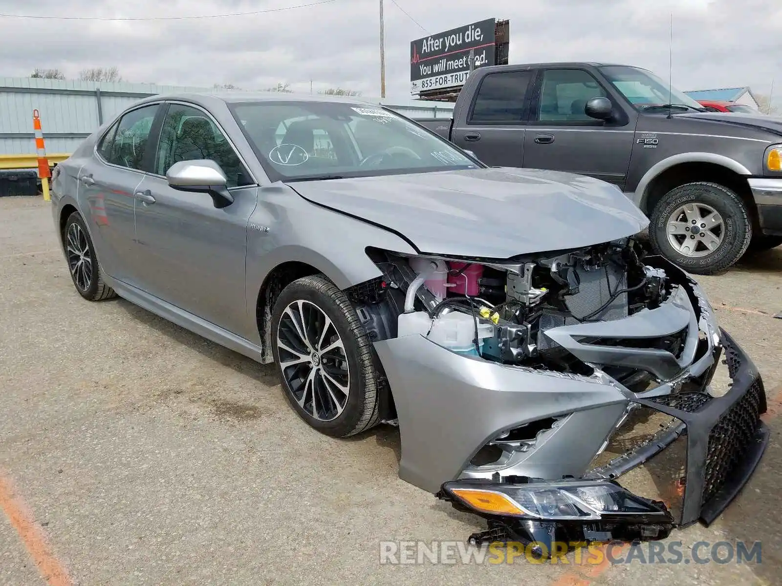 1 Photograph of a damaged car 4T1B21HK8KU519853 TOYOTA CAMRY 2019