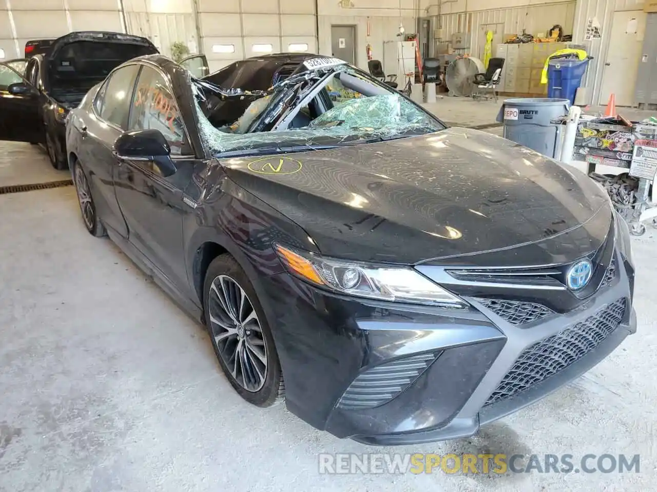 1 Photograph of a damaged car 4T1B21HK8KU520033 TOYOTA CAMRY 2019