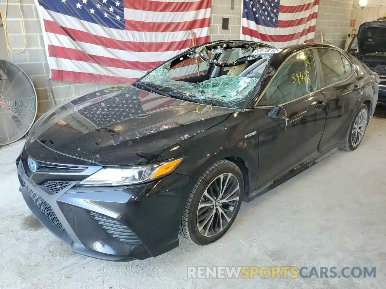 2 Photograph of a damaged car 4T1B21HK8KU520033 TOYOTA CAMRY 2019