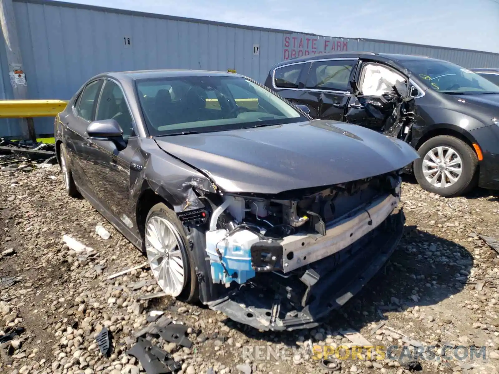 1 Photograph of a damaged car 4T1B21HK9KU010404 TOYOTA CAMRY 2019