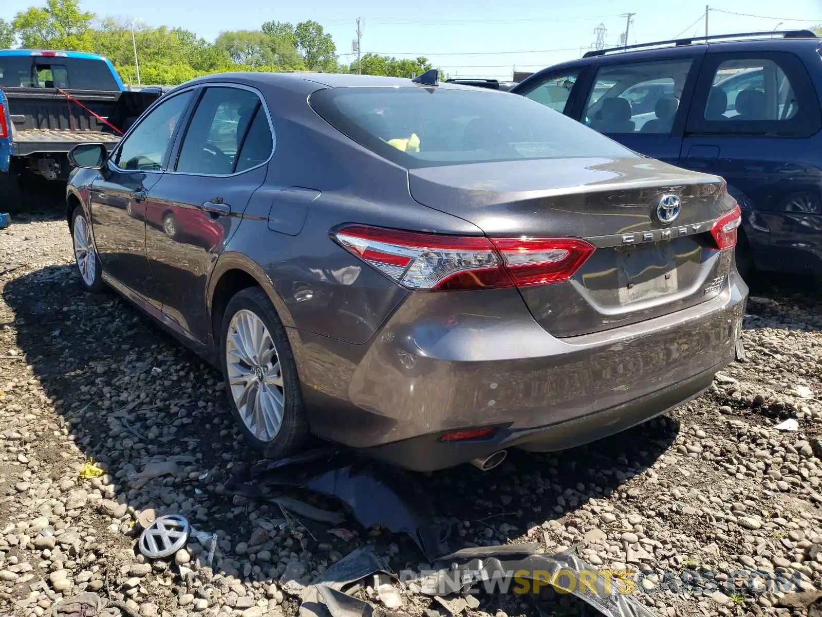 3 Photograph of a damaged car 4T1B21HK9KU010404 TOYOTA CAMRY 2019