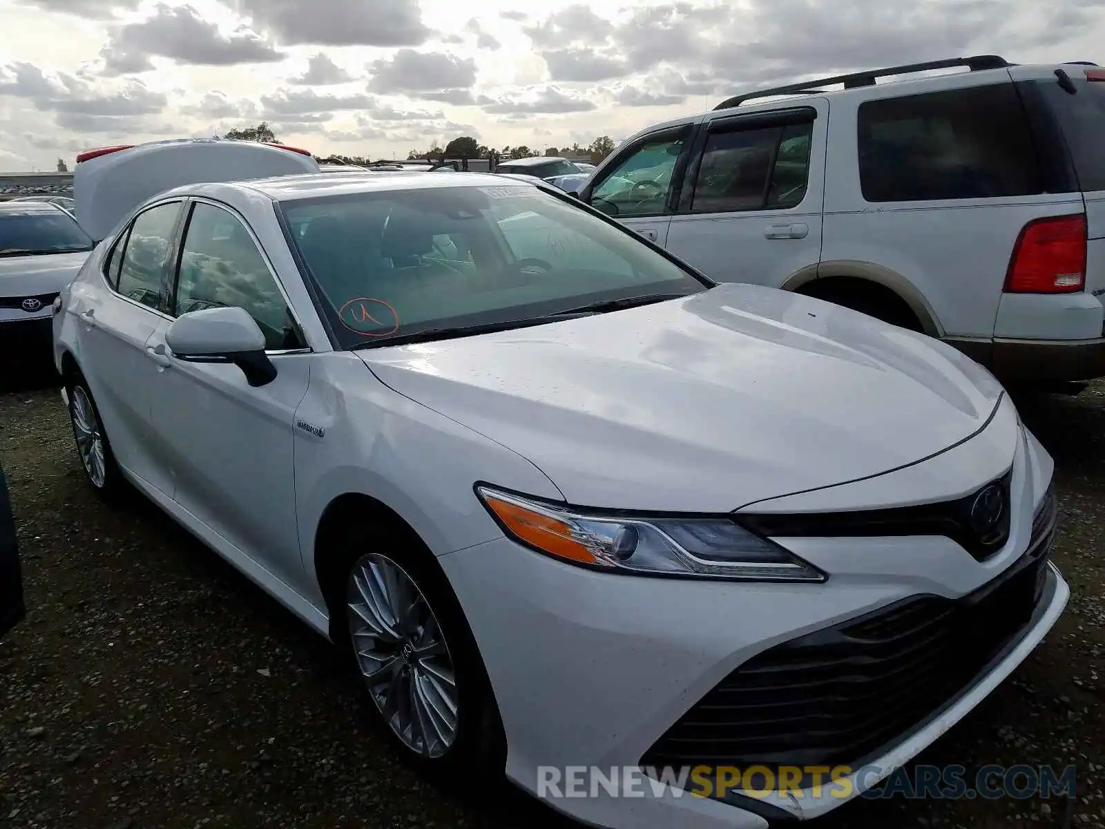 1 Photograph of a damaged car 4T1B21HK9KU013366 TOYOTA CAMRY 2019