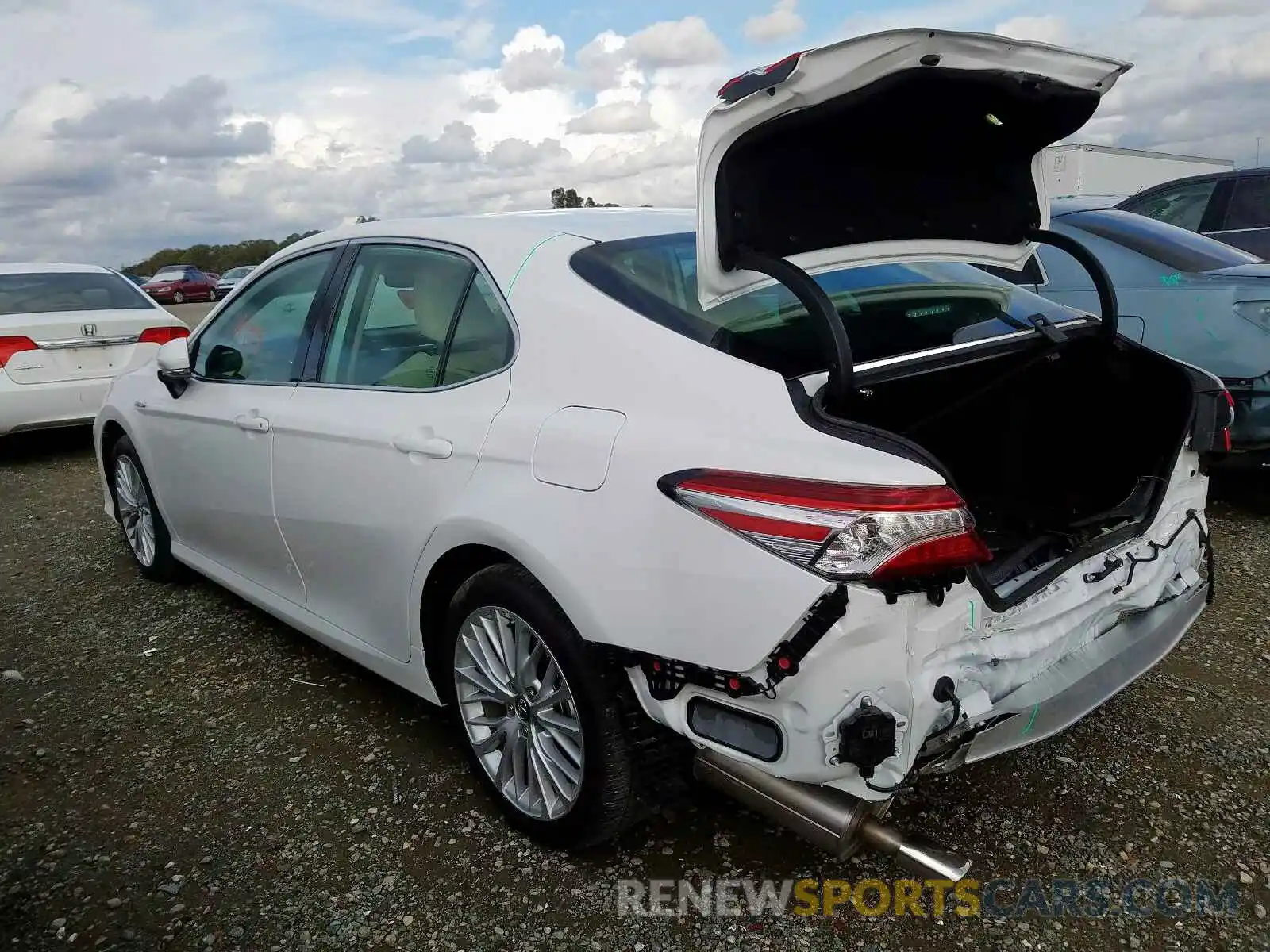 3 Photograph of a damaged car 4T1B21HK9KU013366 TOYOTA CAMRY 2019