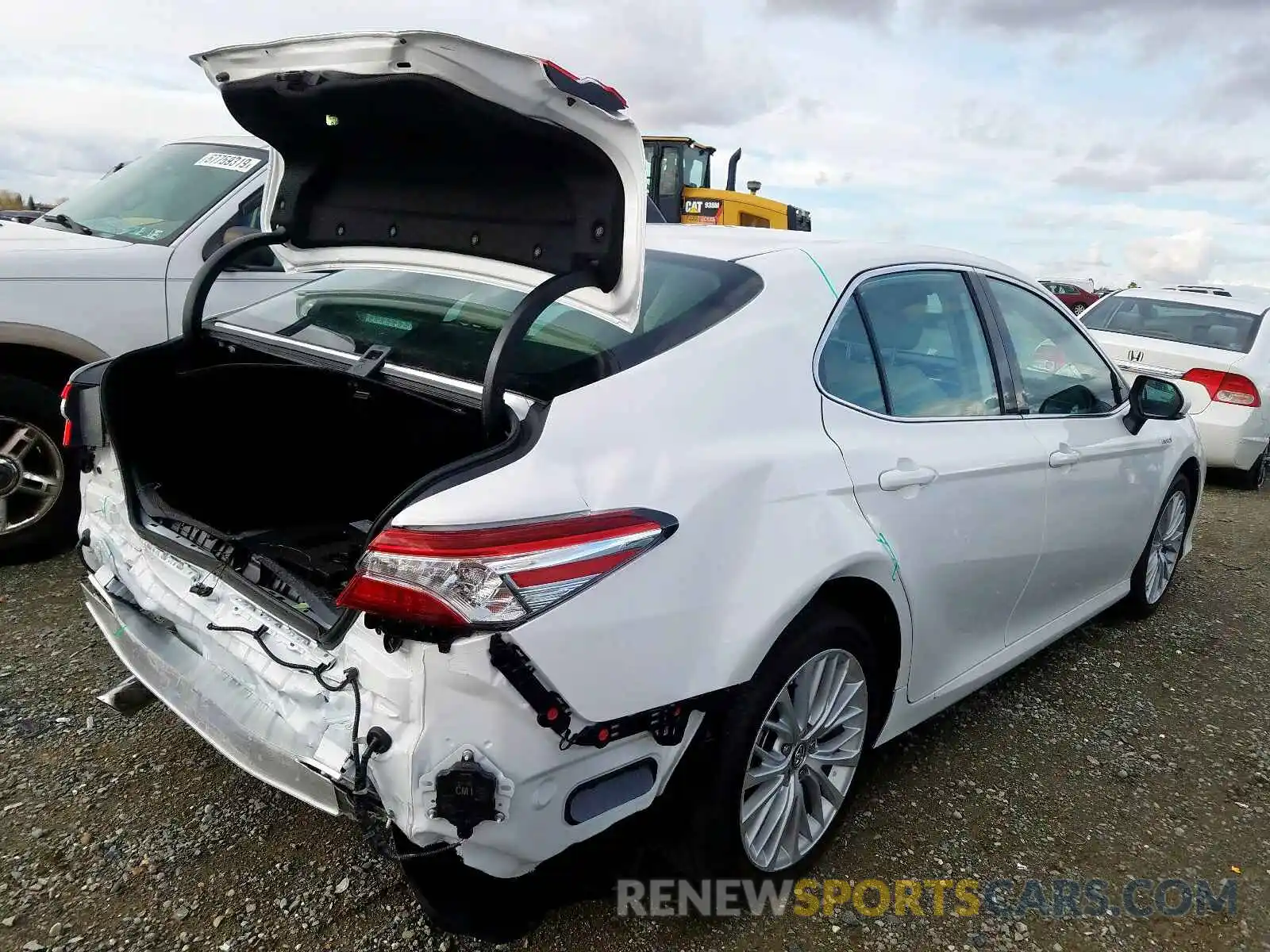 4 Photograph of a damaged car 4T1B21HK9KU013366 TOYOTA CAMRY 2019