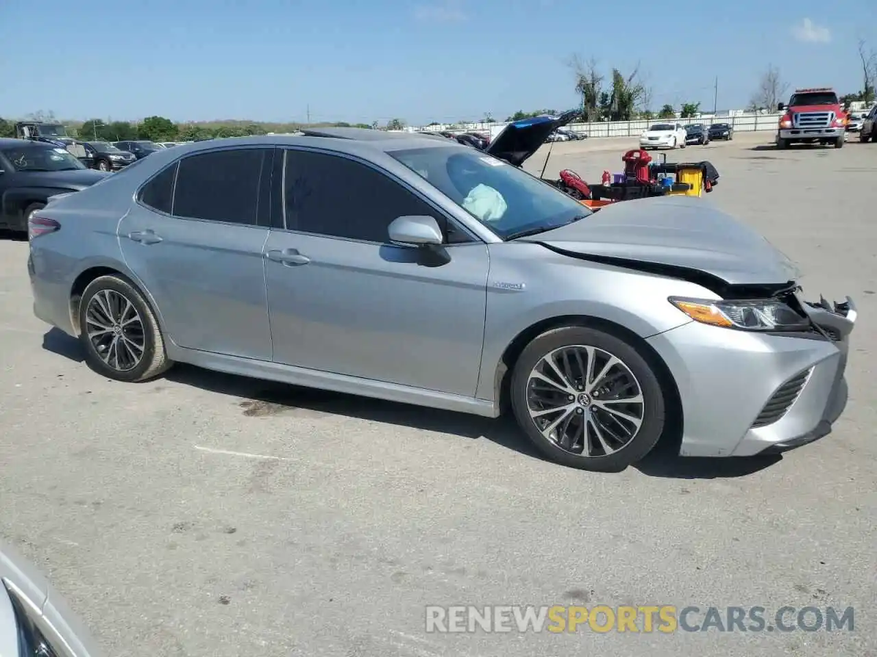 4 Photograph of a damaged car 4T1B21HK9KU013822 TOYOTA CAMRY 2019