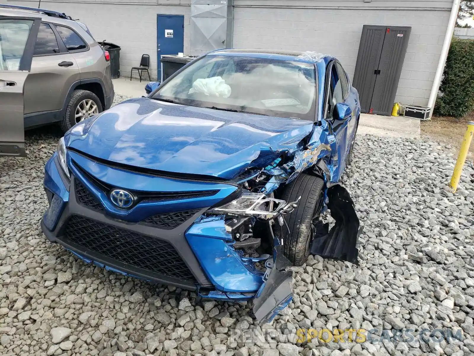 2 Photograph of a damaged car 4T1B21HK9KU013870 TOYOTA CAMRY 2019