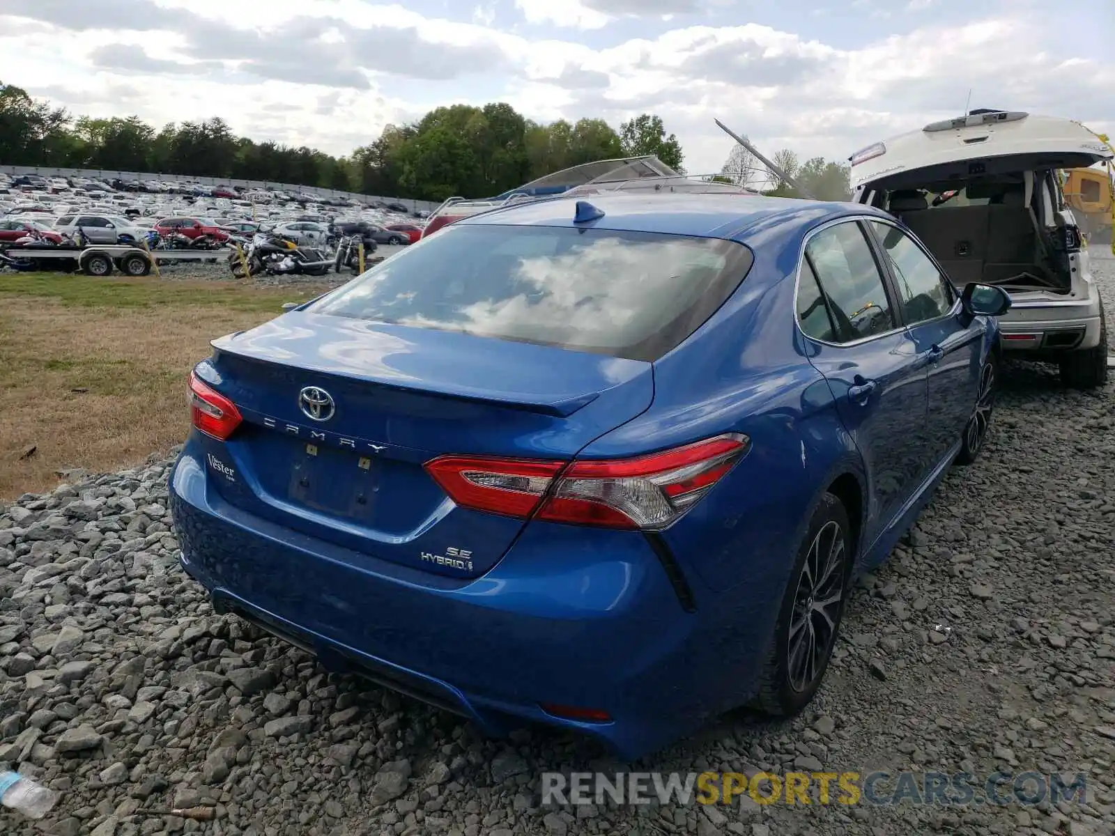 4 Photograph of a damaged car 4T1B21HK9KU013870 TOYOTA CAMRY 2019