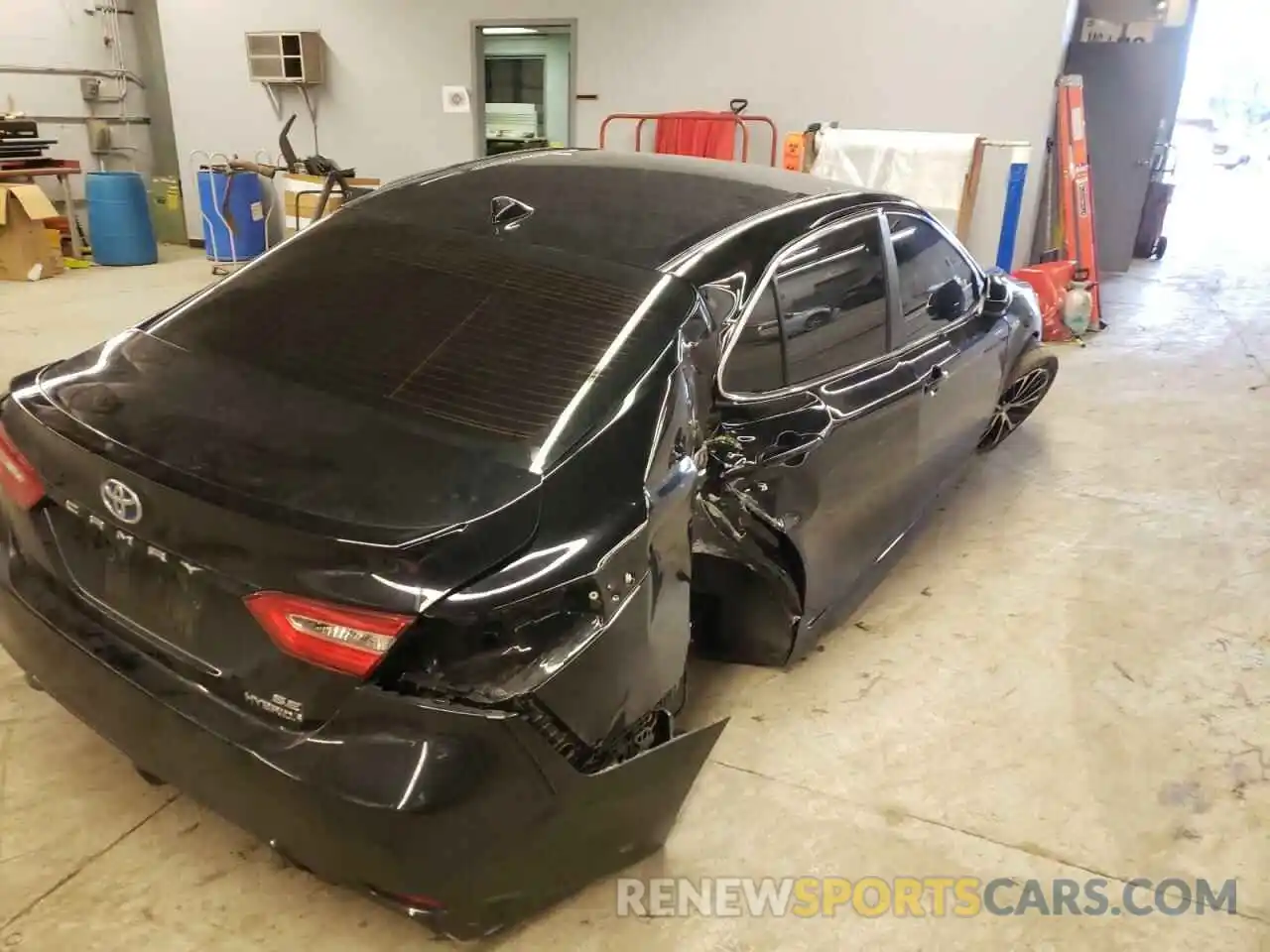 10 Photograph of a damaged car 4T1B21HK9KU014369 TOYOTA CAMRY 2019