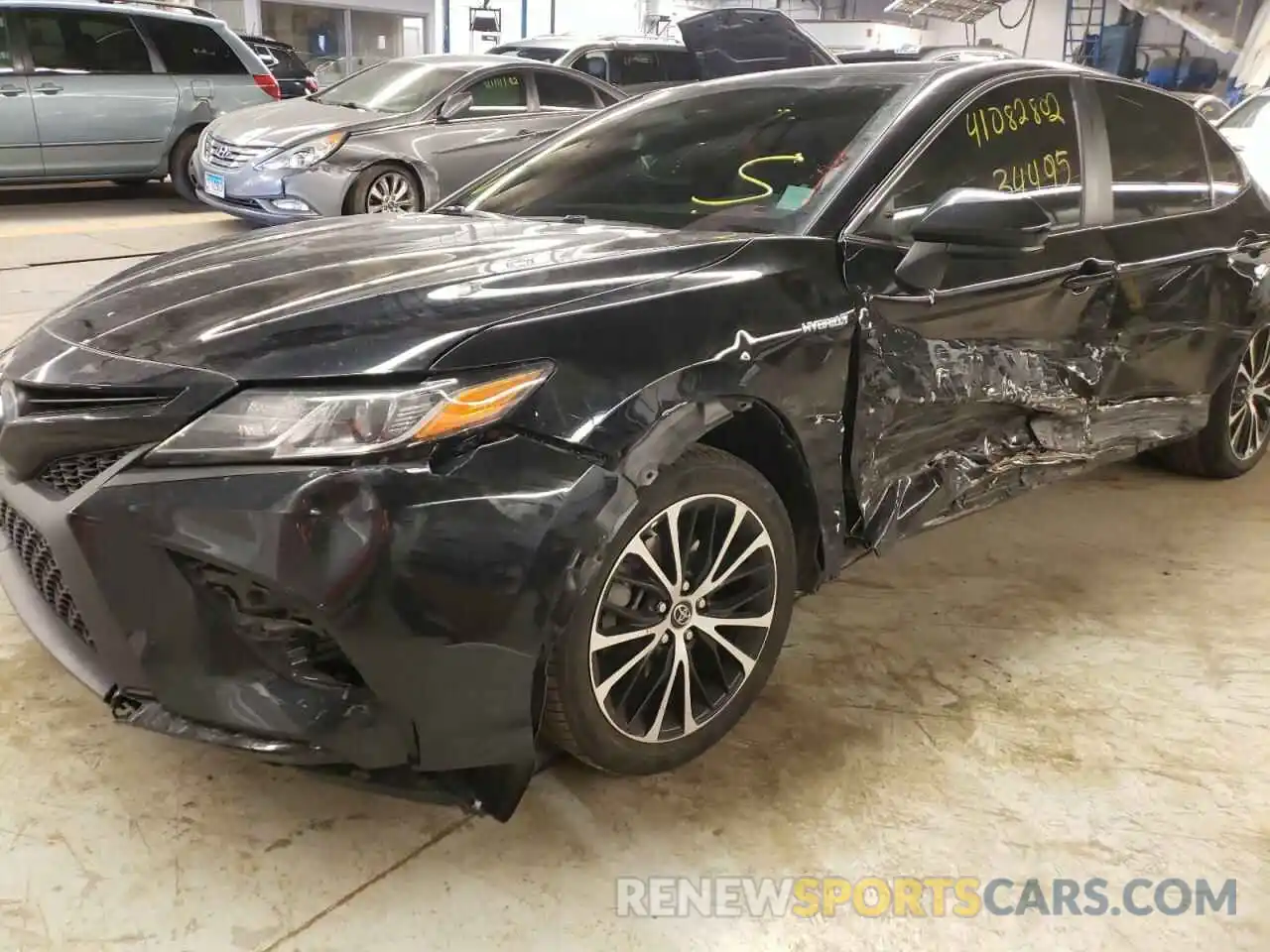 9 Photograph of a damaged car 4T1B21HK9KU014369 TOYOTA CAMRY 2019