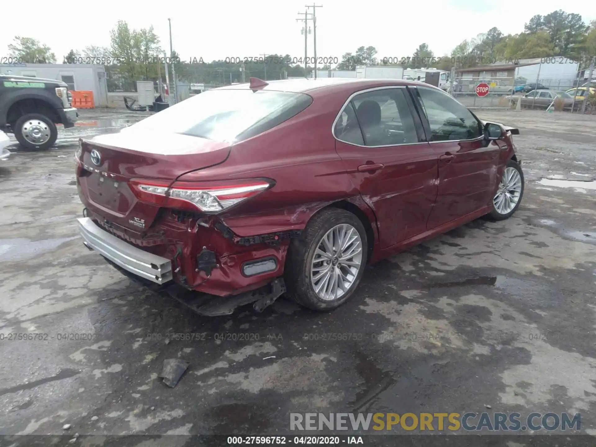 4 Photograph of a damaged car 4T1B21HK9KU512104 TOYOTA CAMRY 2019