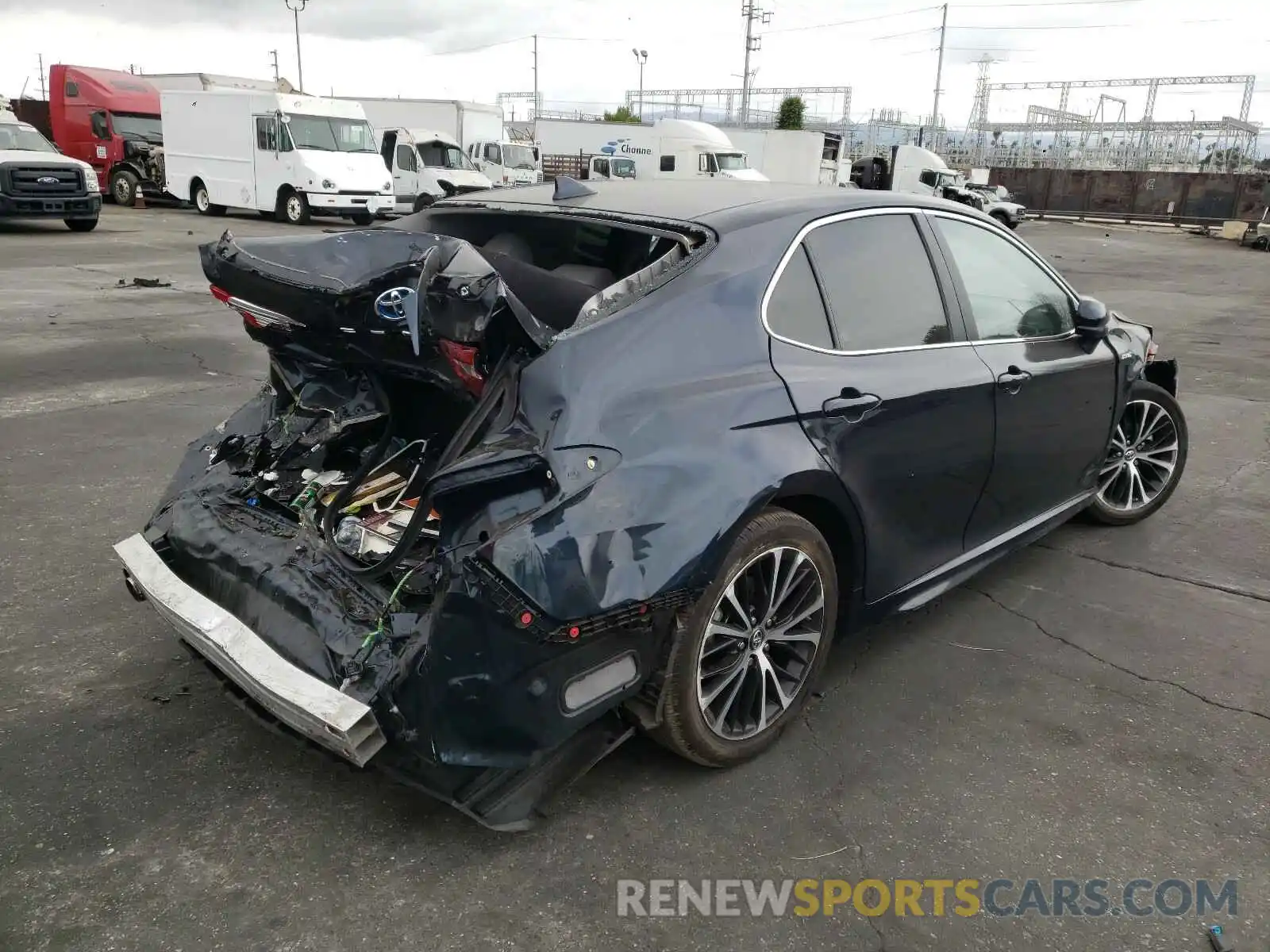 4 Photograph of a damaged car 4T1B21HK9KU512698 TOYOTA CAMRY 2019