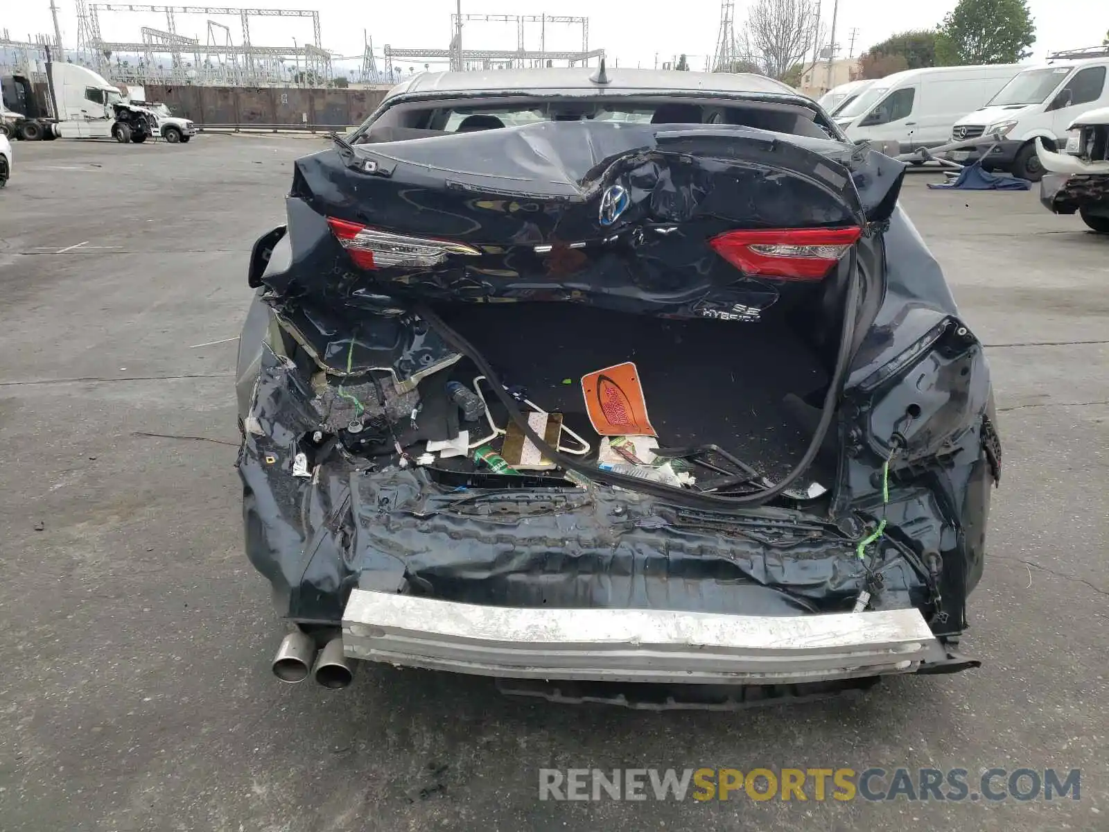 9 Photograph of a damaged car 4T1B21HK9KU512698 TOYOTA CAMRY 2019