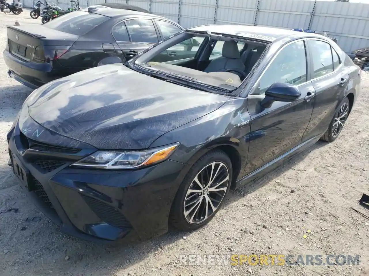 2 Photograph of a damaged car 4T1B21HK9KU513043 TOYOTA CAMRY 2019