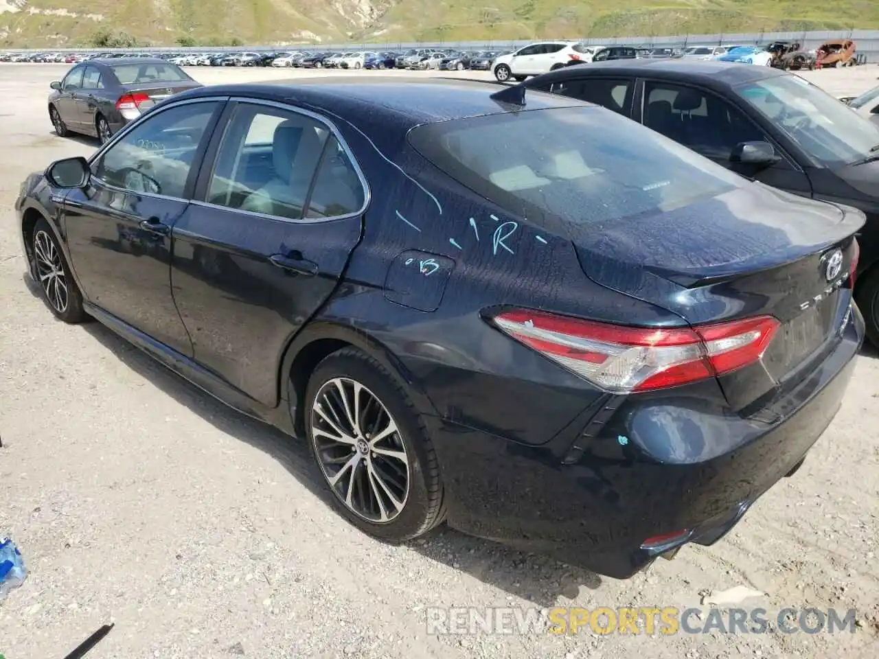 3 Фотография поврежденного автомобиля 4T1B21HK9KU513043 TOYOTA CAMRY 2019