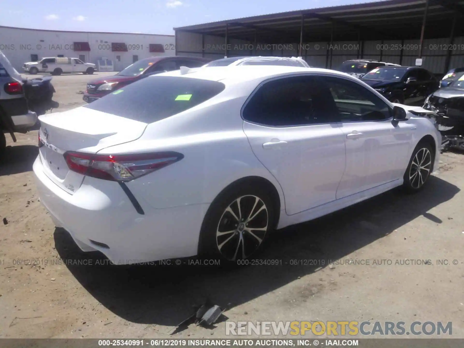 4 Photograph of a damaged car 4T1B21HK9KU513527 TOYOTA CAMRY 2019