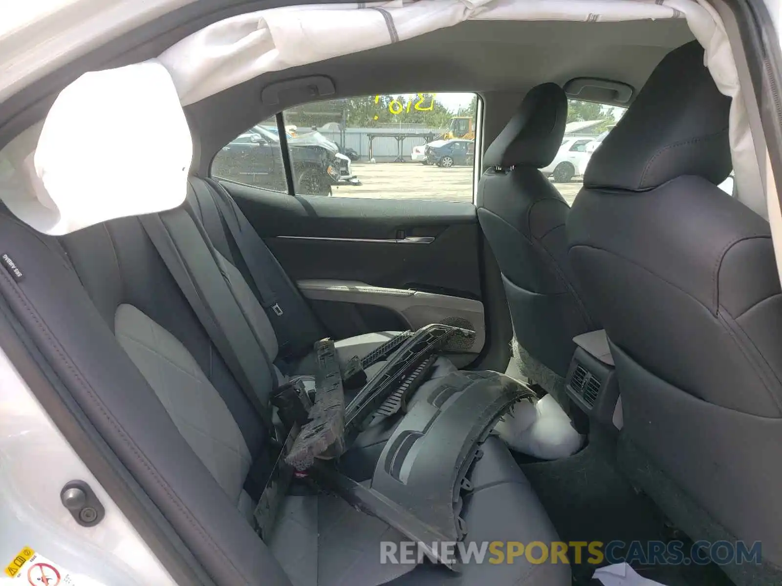 6 Photograph of a damaged car 4T1B21HK9KU513544 TOYOTA CAMRY 2019