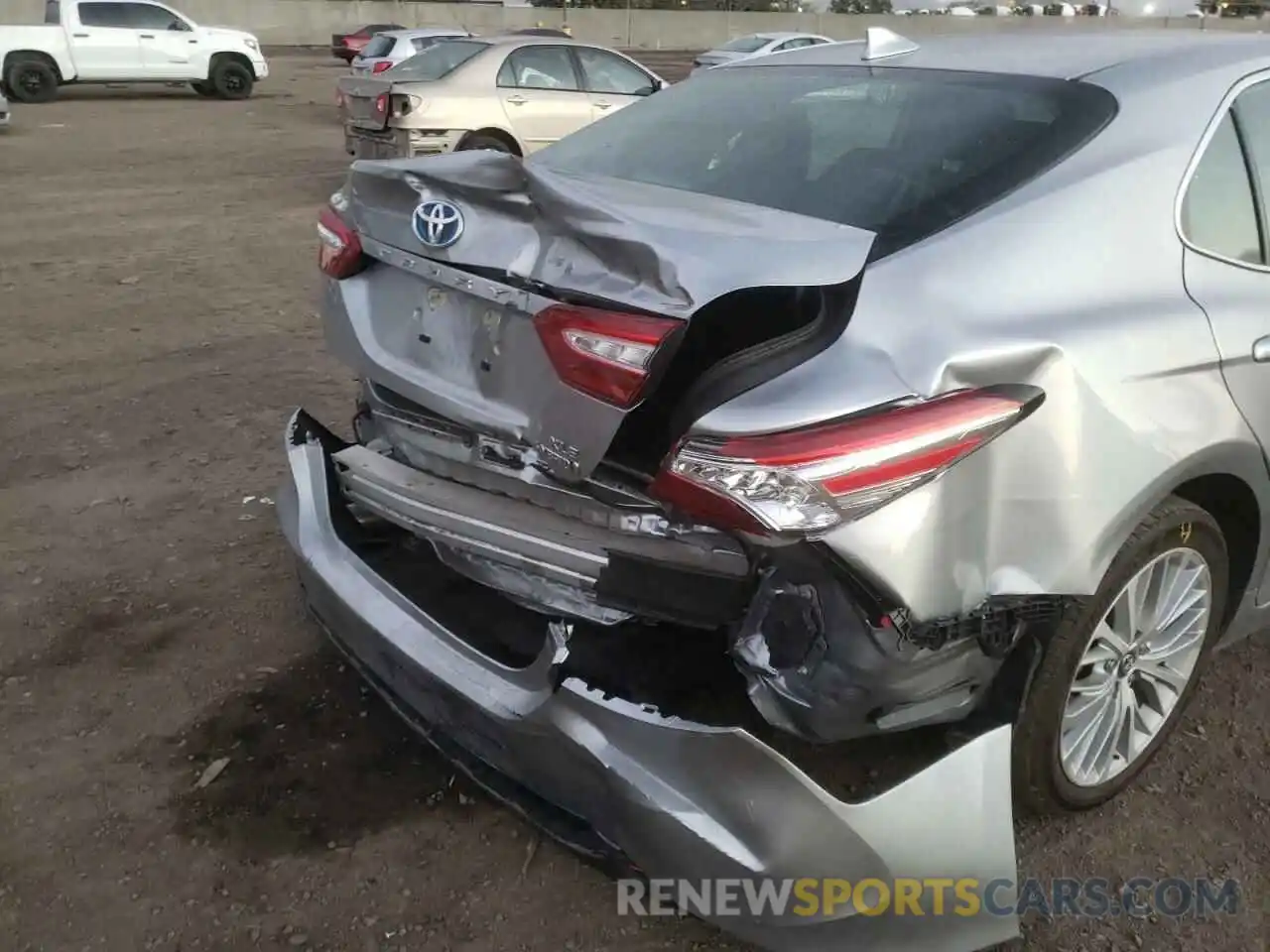 9 Photograph of a damaged car 4T1B21HK9KU513706 TOYOTA CAMRY 2019