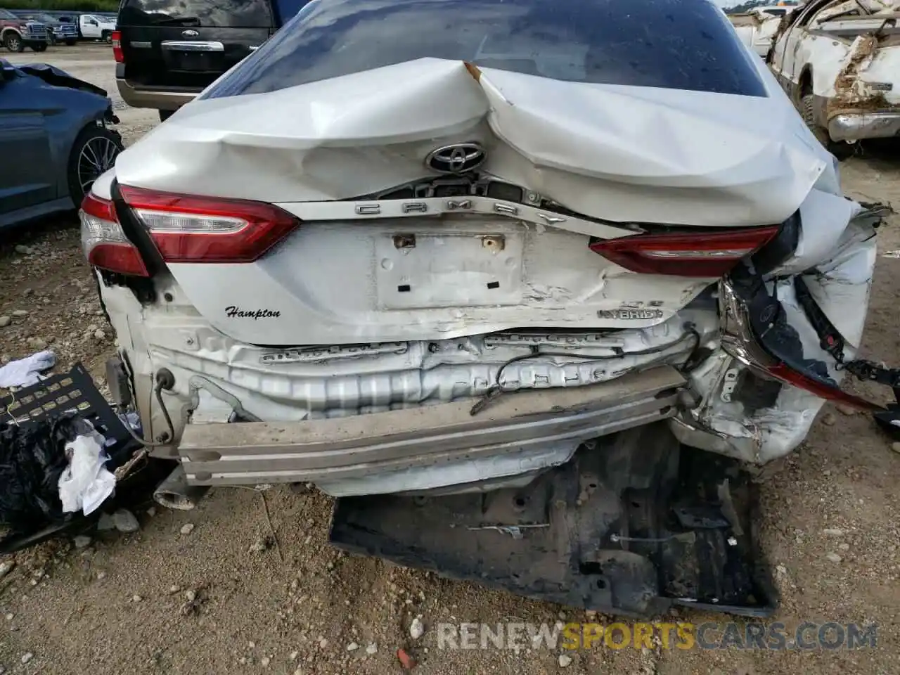 9 Photograph of a damaged car 4T1B21HK9KU513818 TOYOTA CAMRY 2019