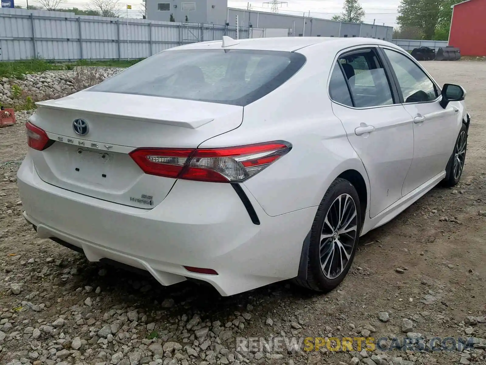 4 Photograph of a damaged car 4T1B21HK9KU514340 TOYOTA CAMRY 2019